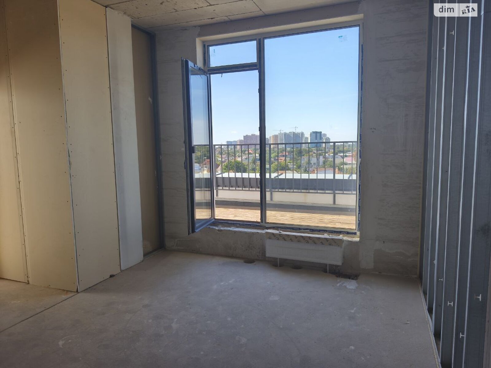 Продаж чотирикімнатної квартири в Одесі, на вул. Одеської громади, район Середній Фонтан фото 1