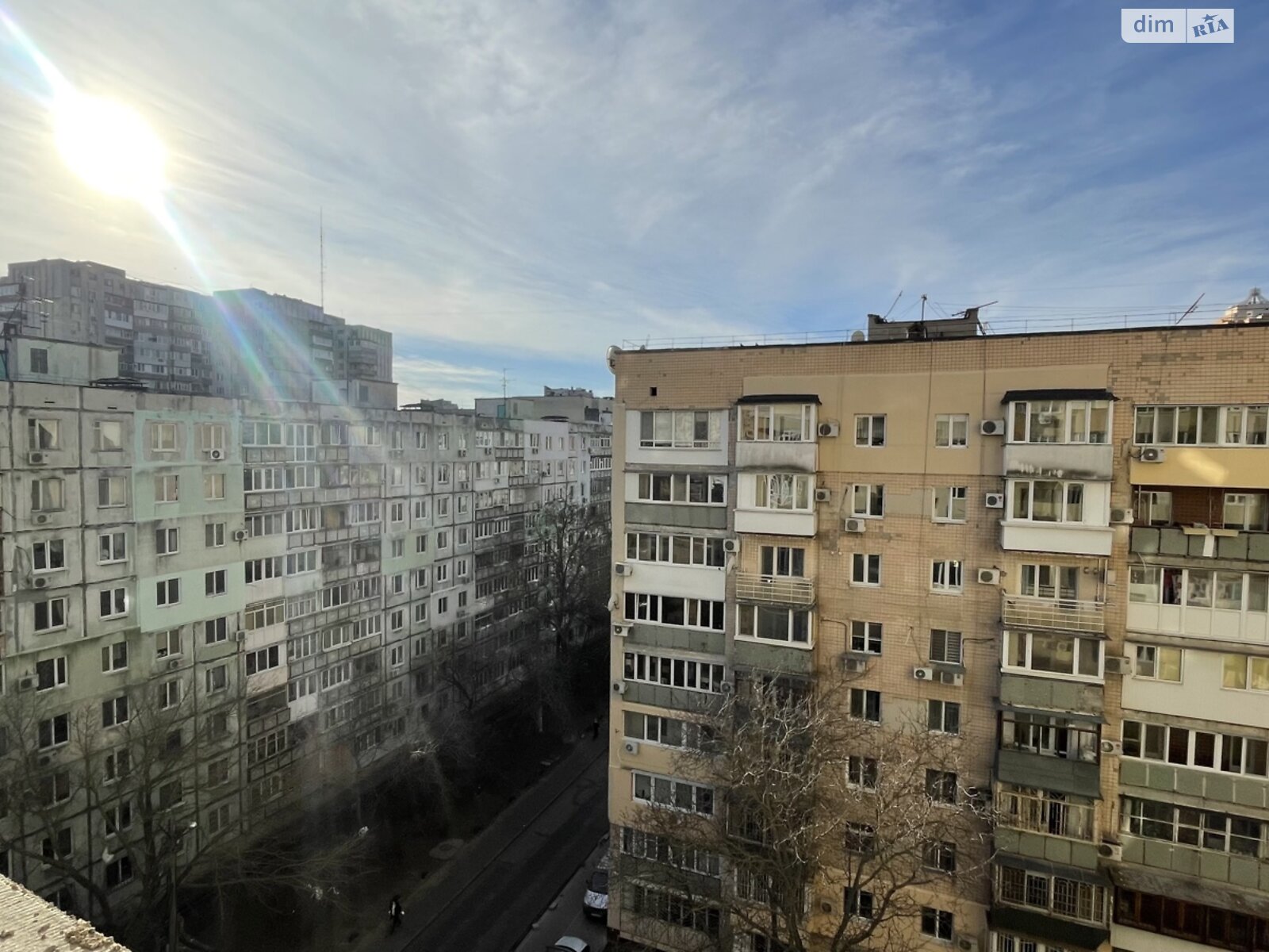 Продаж трикімнатної квартири в Одесі, на вул. Сонячна 4, район Середній Фонтан фото 1