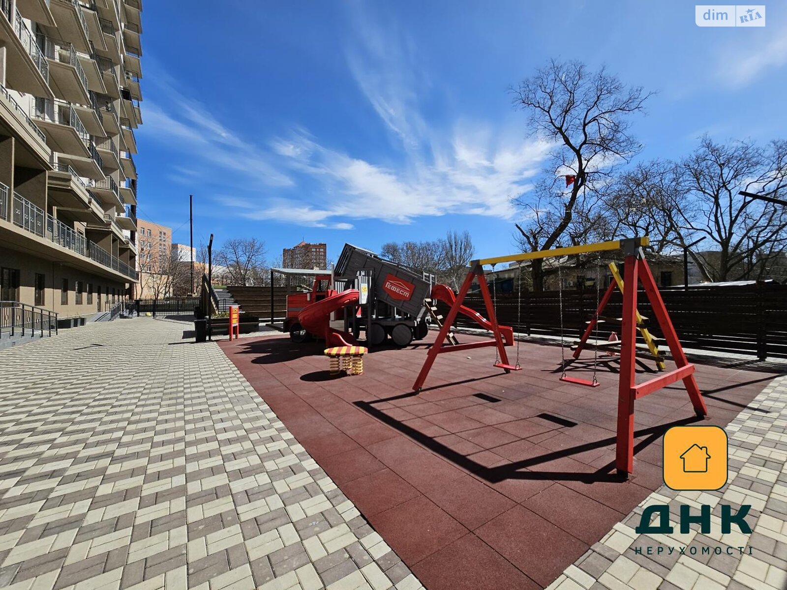 Продаж чотирикімнатної квартири в Одесі, на дор. Фонтанська 25 корпус 1, район Середній Фонтан фото 1 Продаж чотирикімнатної квартири в Одесі, на дор. Фонтанська 25 корпус 1, район Середній Фонтан фото 1