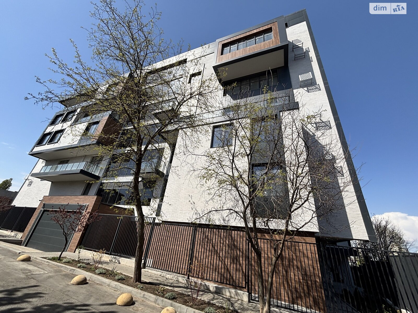 Продажа двухкомнатной квартиры в Одессе, на ул. Репина, район Средний Фонтан фото 1 Продажа двухкомнатной квартиры в Одессе, на ул. Репина, район Средний Фонтан фото 1