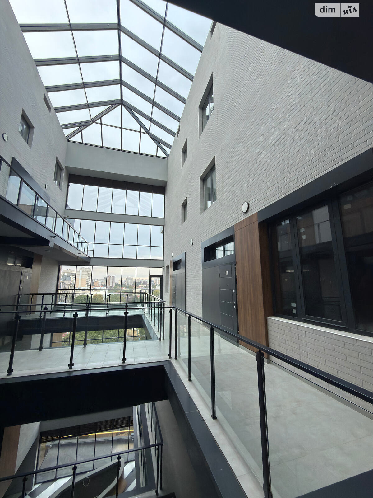 Продаж трикімнатної квартири в Одесі, на вул. Рєпіна 1Б, кв. 14, район Середній Фонтан фото 1 Продаж трикімнатної квартири в Одесі, на вул. Рєпіна 1Б, кв. 14, район Середній Фонтан фото 1