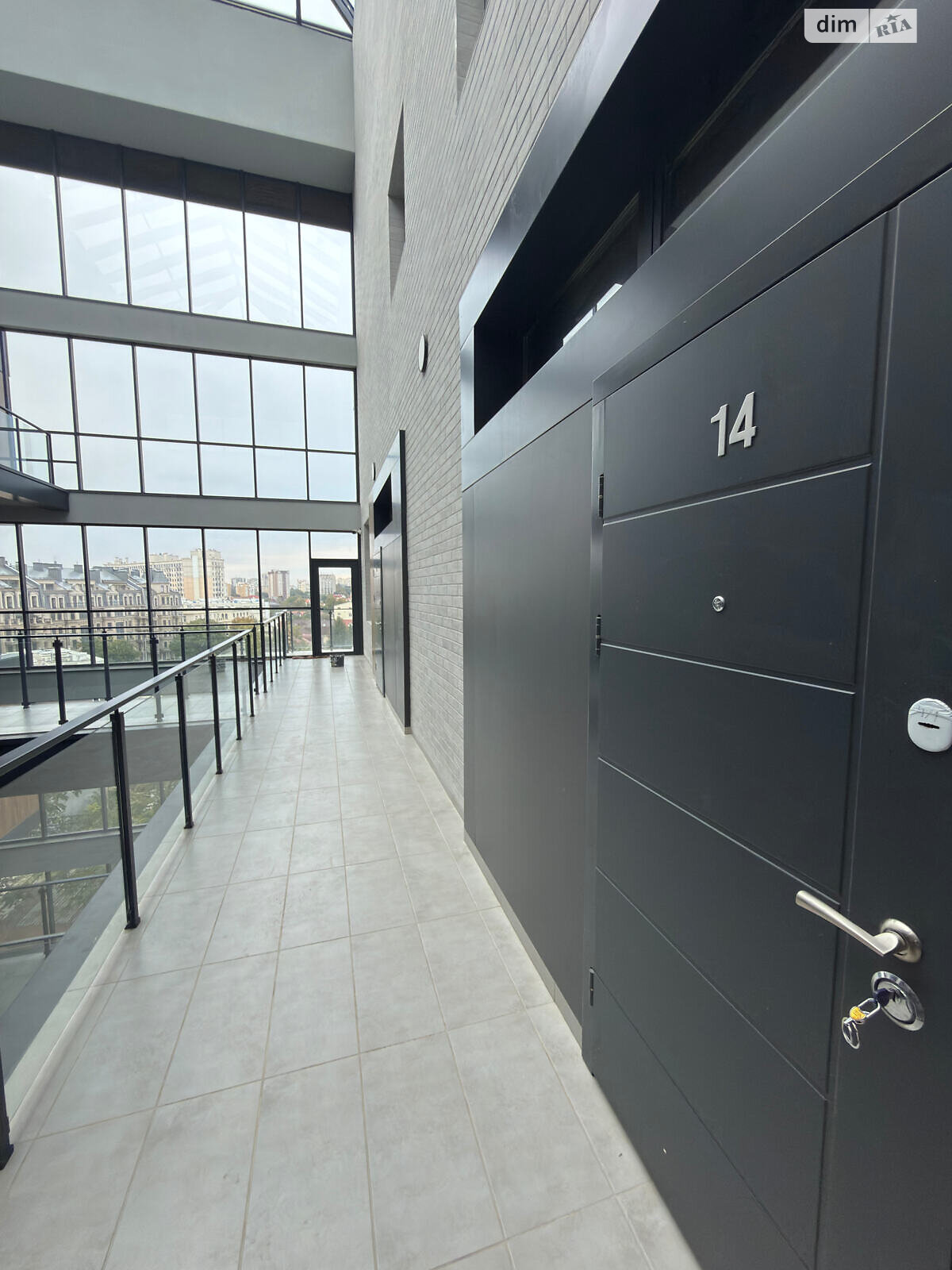 Продаж трикімнатної квартири в Одесі, на вул. Рєпіна 1Б, кв. 14, район Середній Фонтан фото 1 Продаж трикімнатної квартири в Одесі, на вул. Рєпіна 1Б, кв. 14, район Середній Фонтан фото 1