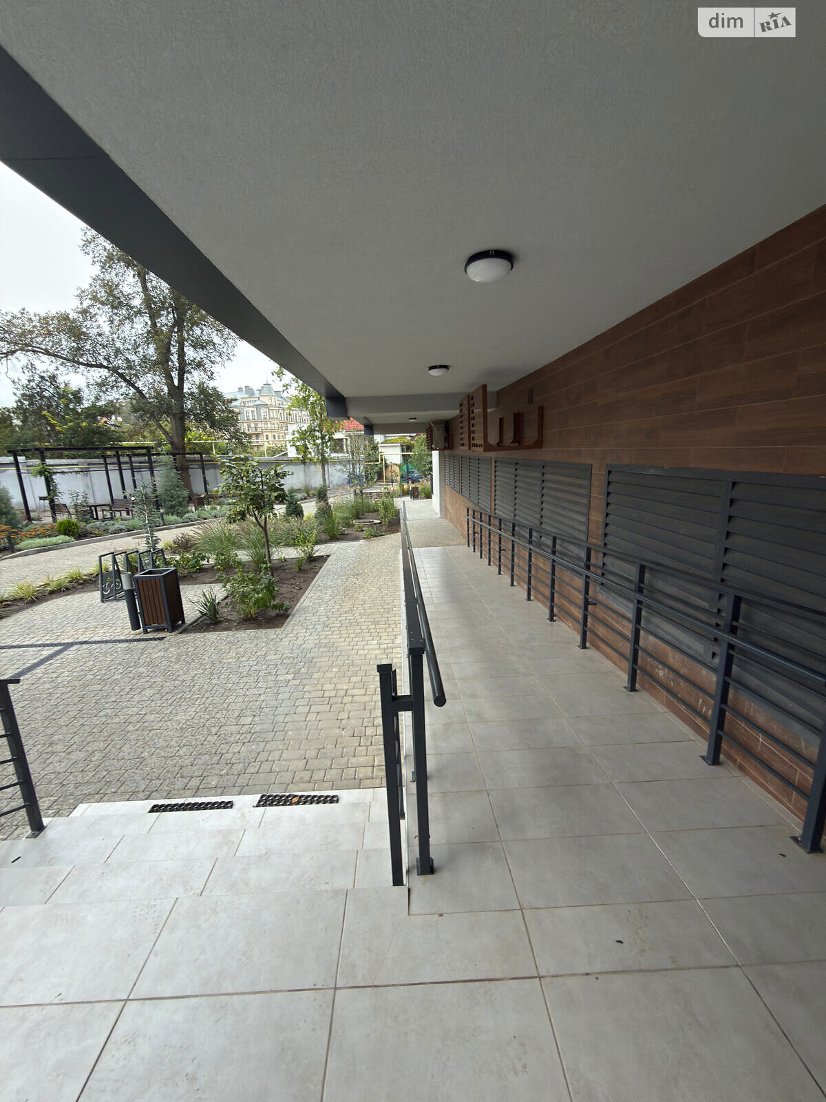 Продаж трикімнатної квартири в Одесі, на вул. Рєпіна 1Б, кв. 14, район Середній Фонтан фото 1 Продаж трикімнатної квартири в Одесі, на вул. Рєпіна 1Б, кв. 14, район Середній Фонтан фото 1