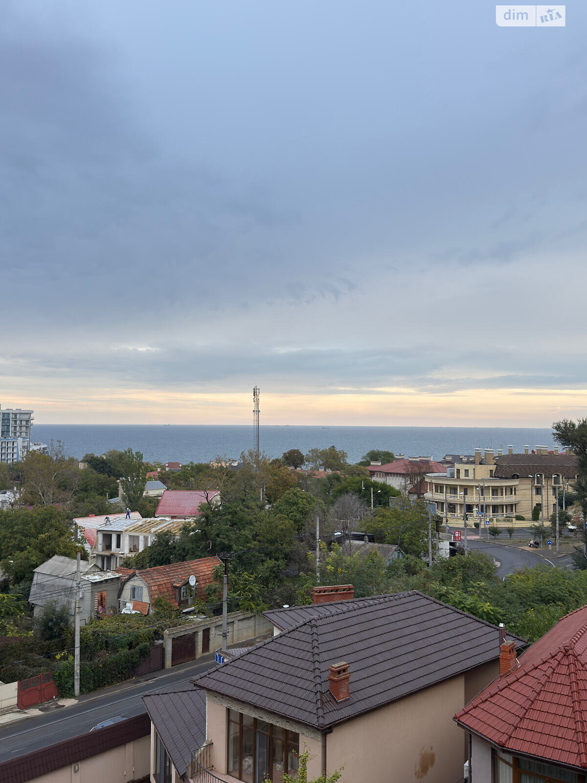 Продаж трикімнатної квартири в Одесі, на вул. Рєпіна 1Б, кв. 14, район Середній Фонтан фото 1 Продаж трикімнатної квартири в Одесі, на вул. Рєпіна 1Б, кв. 14, район Середній Фонтан фото 1