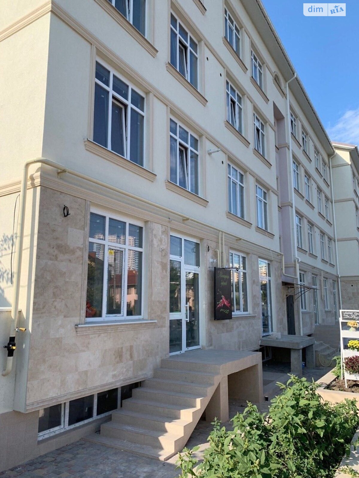 Продажа двухкомнатной квартиры в Одессе, на ул. Цветочная 1, район Средний Фонтан фото 1 Продажа двухкомнатной квартиры в Одессе, на ул. Цветочная 1, район Средний Фонтан фото 1