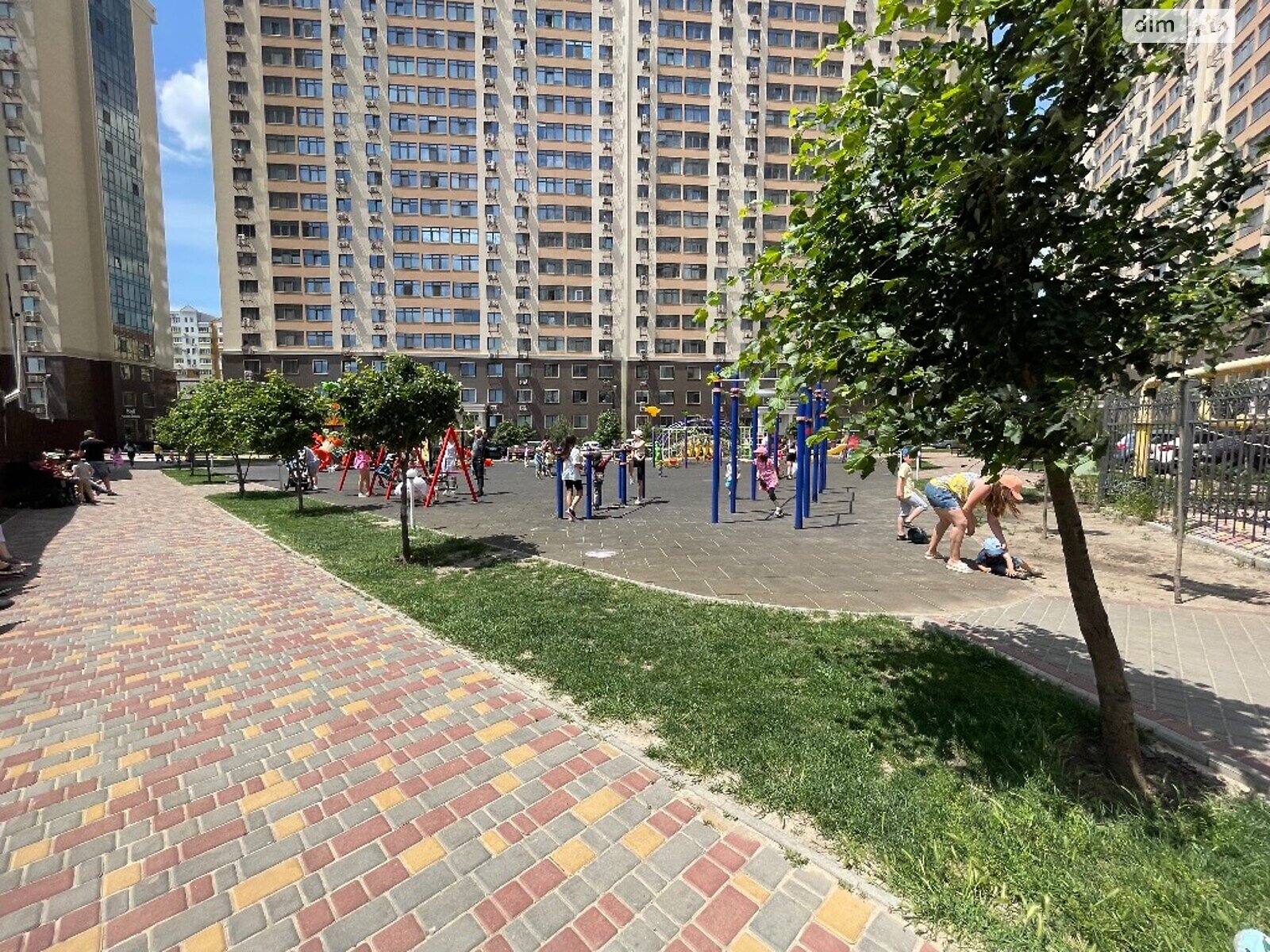 Продажа трехкомнатной квартиры в Одессе, на ул. Академика Сахарова, район Пересыпский фото 1 Продажа трехкомнатной квартиры в Одессе, на ул. Академика Сахарова, район Пересыпский фото 1
