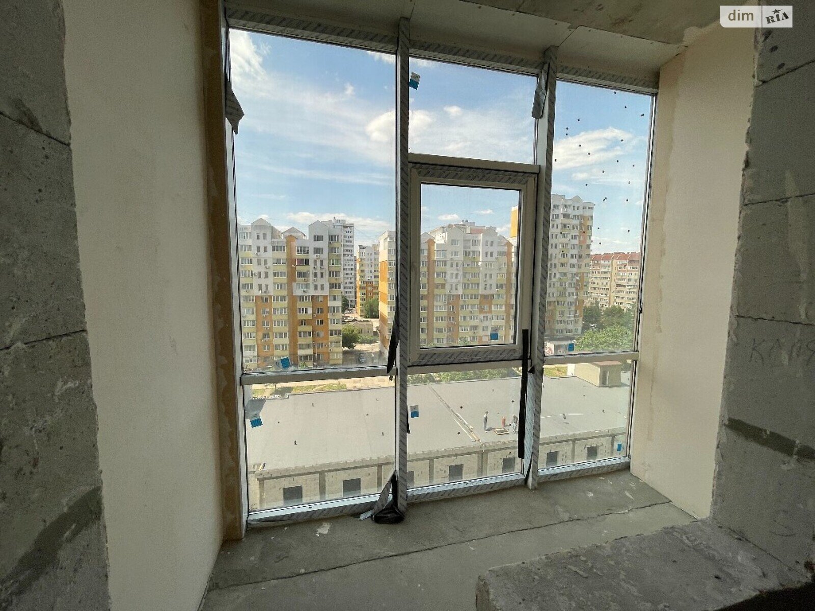 Продажа трехкомнатной квартиры в Одессе, на ул. Академика Сахарова, район Пересыпский фото 1 Продажа трехкомнатной квартиры в Одессе, на ул. Академика Сахарова, район Пересыпский фото 1