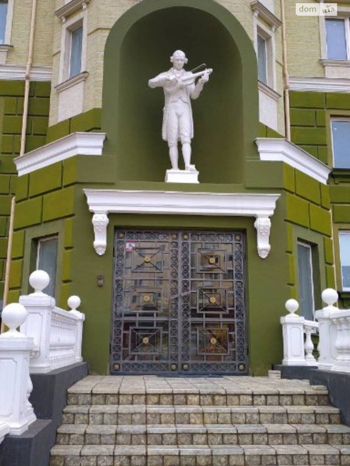Продаж чотирикімнатної квартири в Одесі, на вул. Міланська 22, район Пересипський фото 1