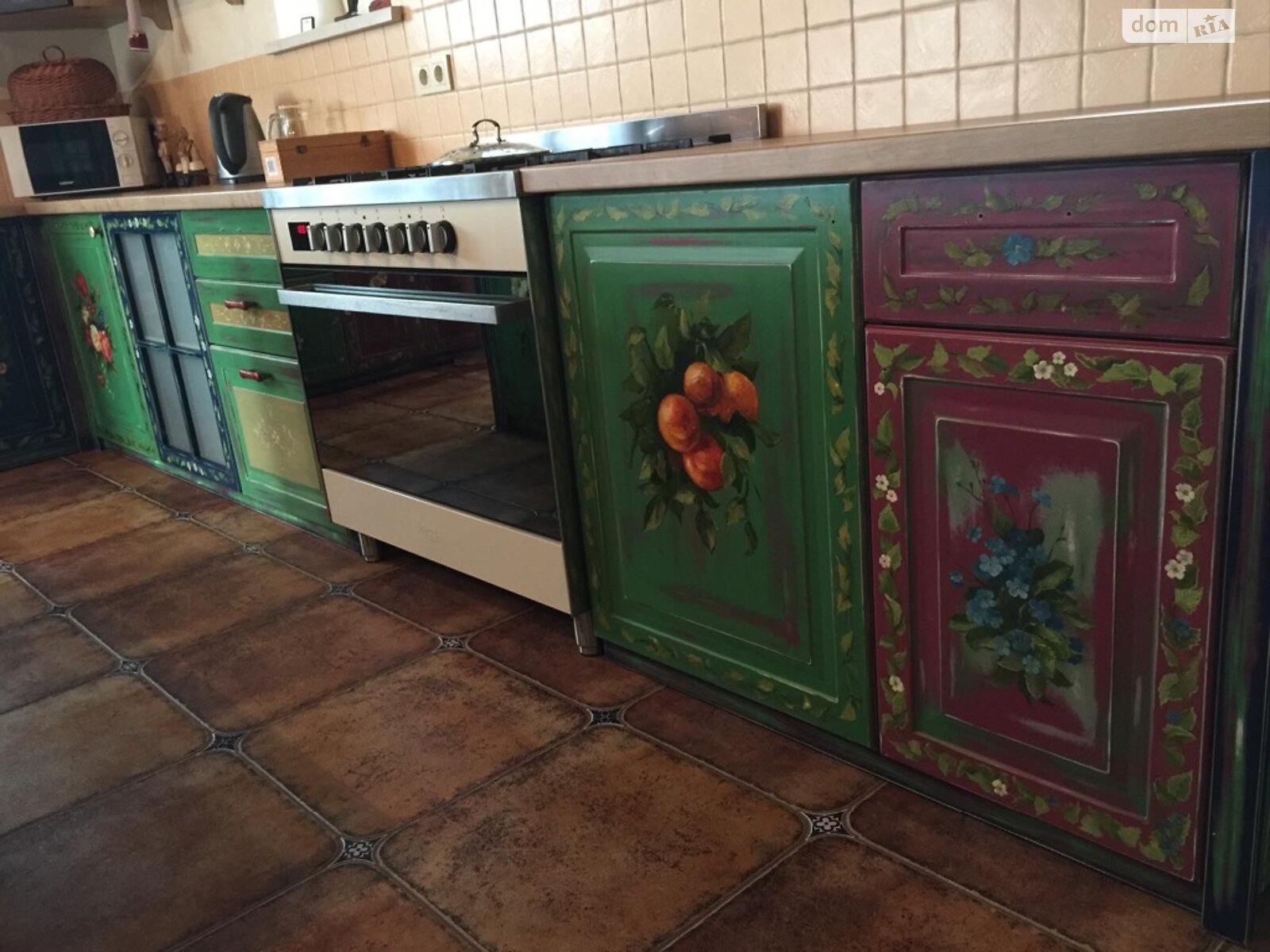 Продажа трехкомнатной квартиры в Александровке, на Изумрудный, фото 1 Продажа трехкомнатной квартиры в Александровке, на Изумрудный, фото 1