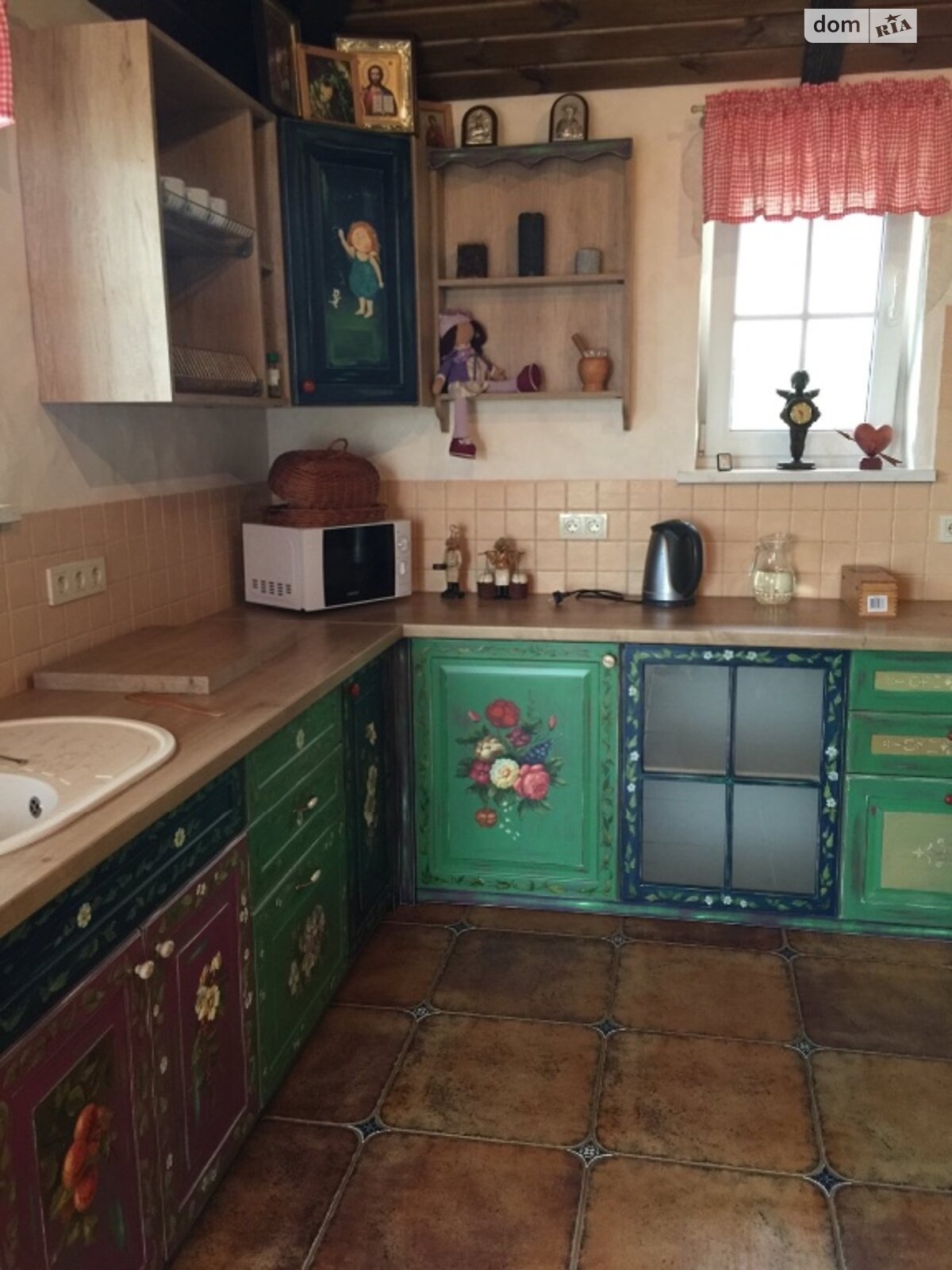 Продажа трехкомнатной квартиры в Александровке, на Изумрудный, фото 1 Продажа трехкомнатной квартиры в Александровке, на Изумрудный, фото 1