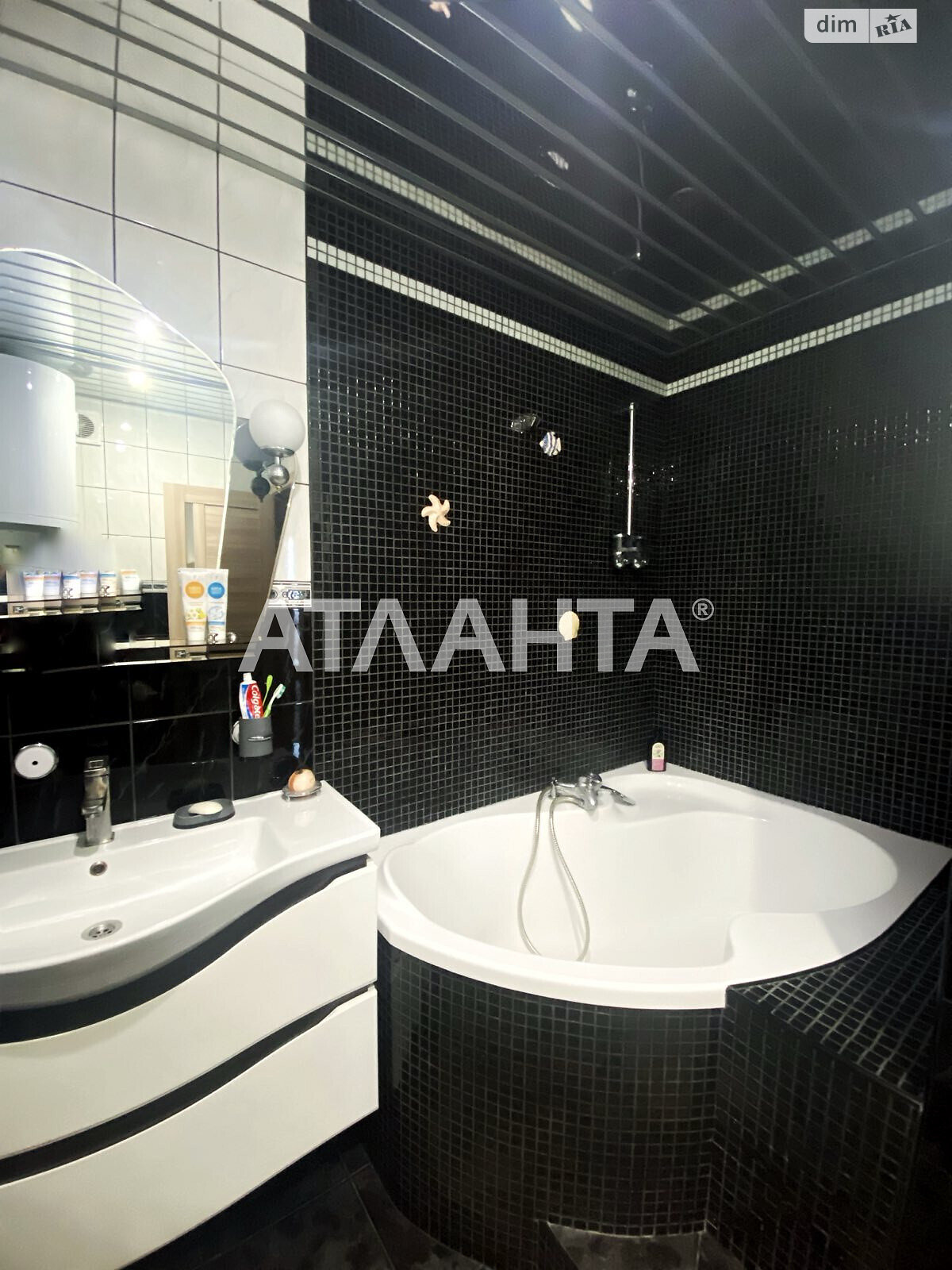 Продажа трехкомнатной квартиры в Одессе, на просп. Небесной Сотни, район Таирова фото 1 Продажа трехкомнатной квартиры в Одессе, на просп. Небесной Сотни, район Таирова фото 1