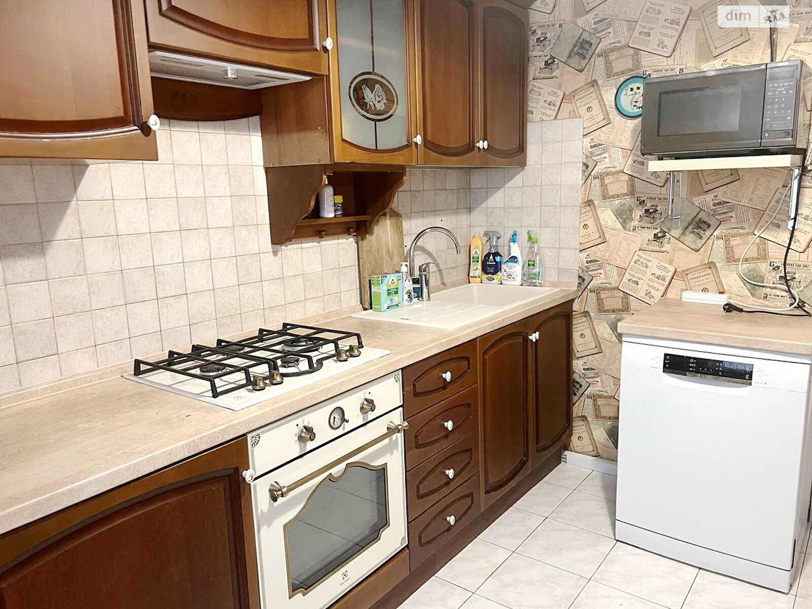 Продаж двокімнатної квартири в Одесі, на просп. Небесної Сотні, район Таїрова фото 1 Продаж двокімнатної квартири в Одесі, на просп. Небесної Сотні, район Таїрова фото 1