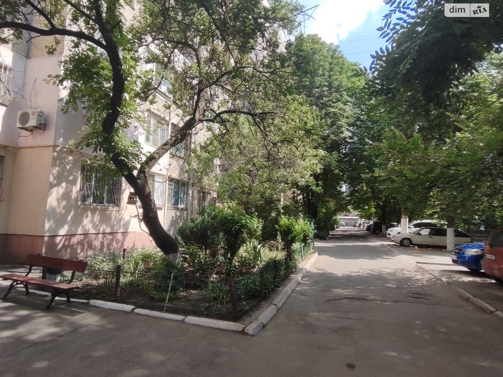 Продаж трикімнатної квартири в Одесі, на вул. Сім'ї Глодан, район Таїрова фото 1 Продаж трикімнатної квартири в Одесі, на вул. Сім'ї Глодан, район Таїрова фото 1