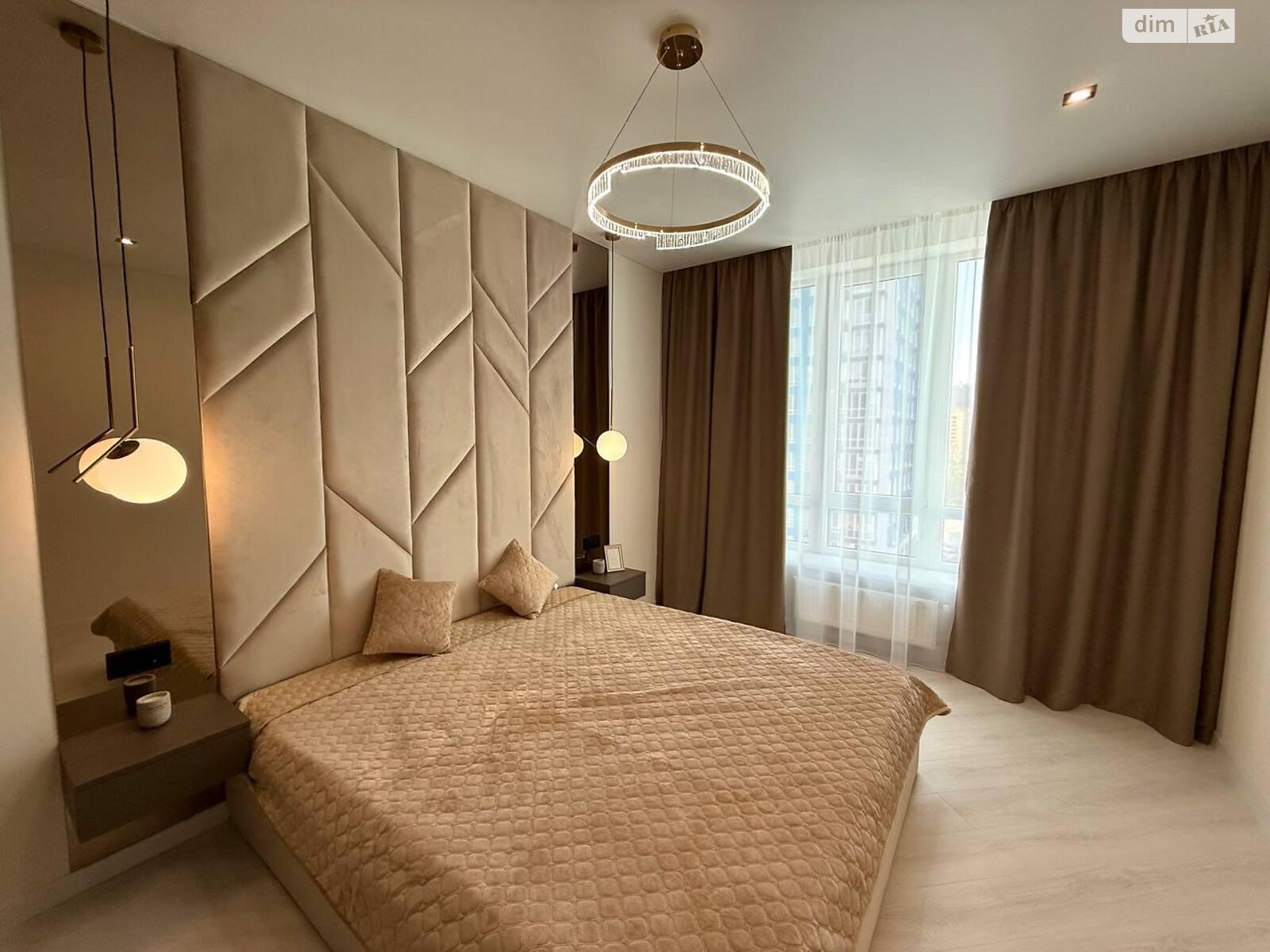 Продаж трикімнатної квартири в Одесі, на пл. Толбухіна 135, район Таїрова фото 1 Продаж трикімнатної квартири в Одесі, на пл. Толбухіна 135, район Таїрова фото 1