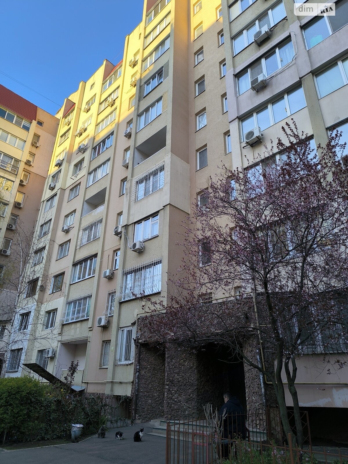 Продажа трехкомнатной квартиры в Одессе, на ул. Тополевая, район Таирова фото 1 Продажа трехкомнатной квартиры в Одессе, на ул. Тополевая, район Таирова фото 1