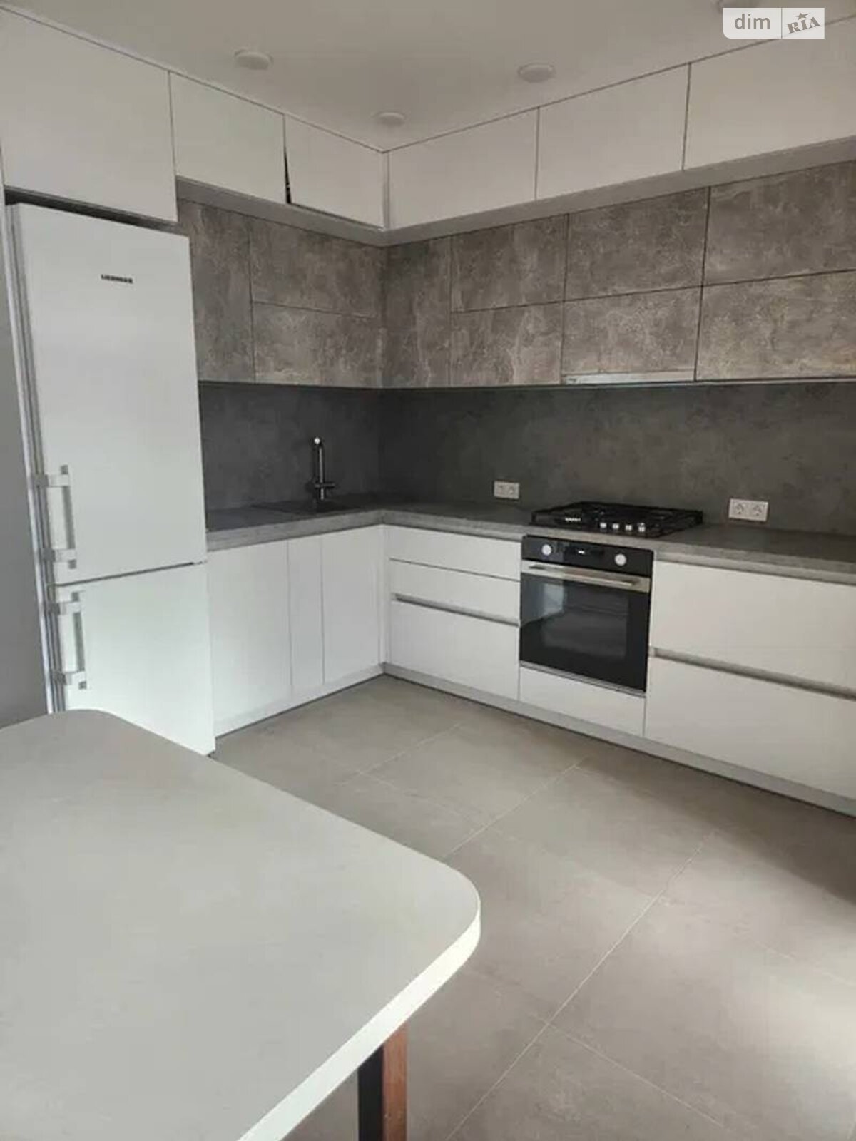 Продажа трехкомнатной квартиры в Одессе, на ул. Таирова 6 корпус 1, фото 1