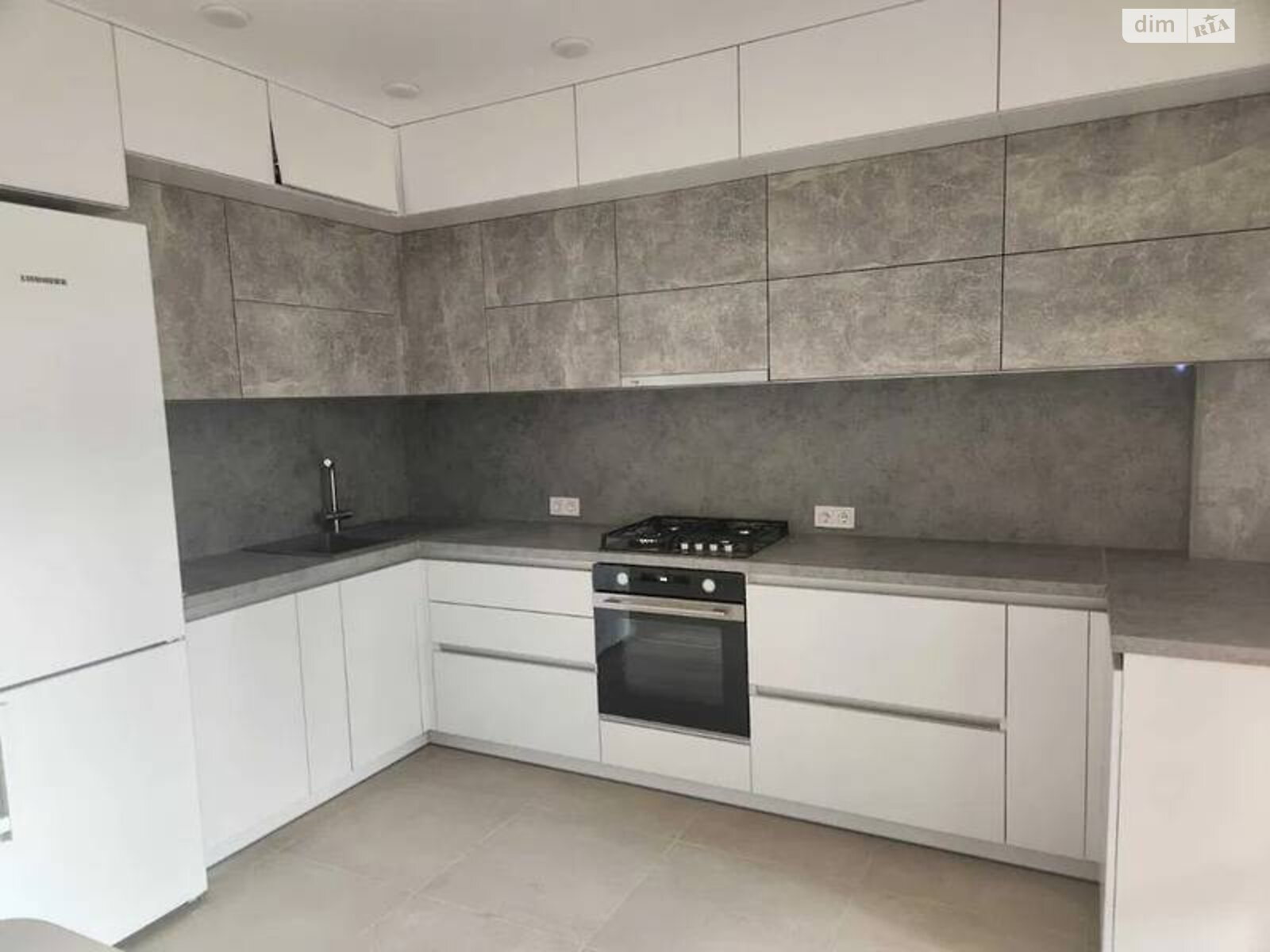 Продажа трехкомнатной квартиры в Одессе, на ул. Таирова 6 корпус 1, фото 1