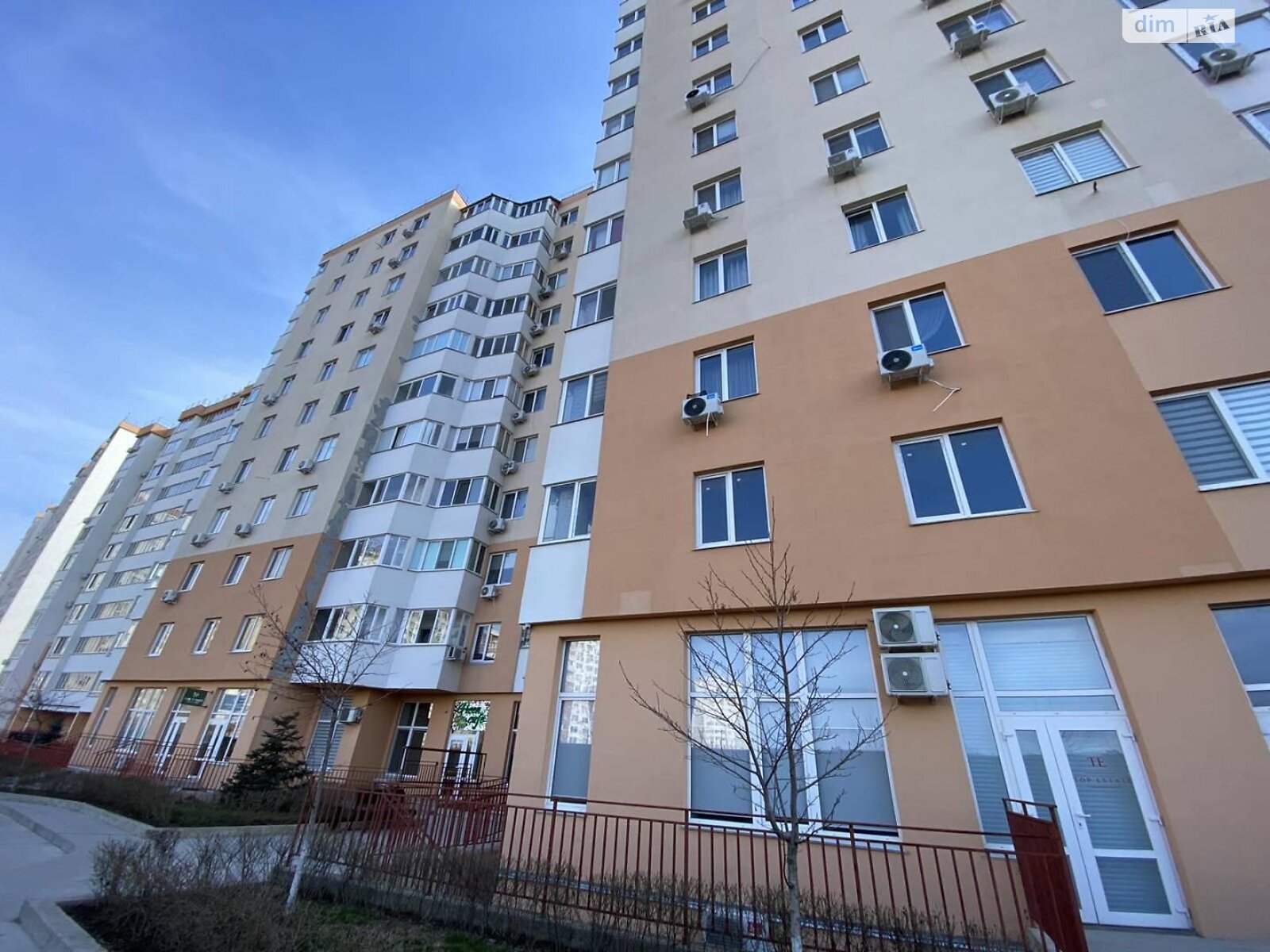 Продаж двокімнатної квартири в Одесі, на мас. Радужний, район Таїрова фото 1 Продаж двокімнатної квартири в Одесі, на мас. Радужний, район Таїрова фото 1