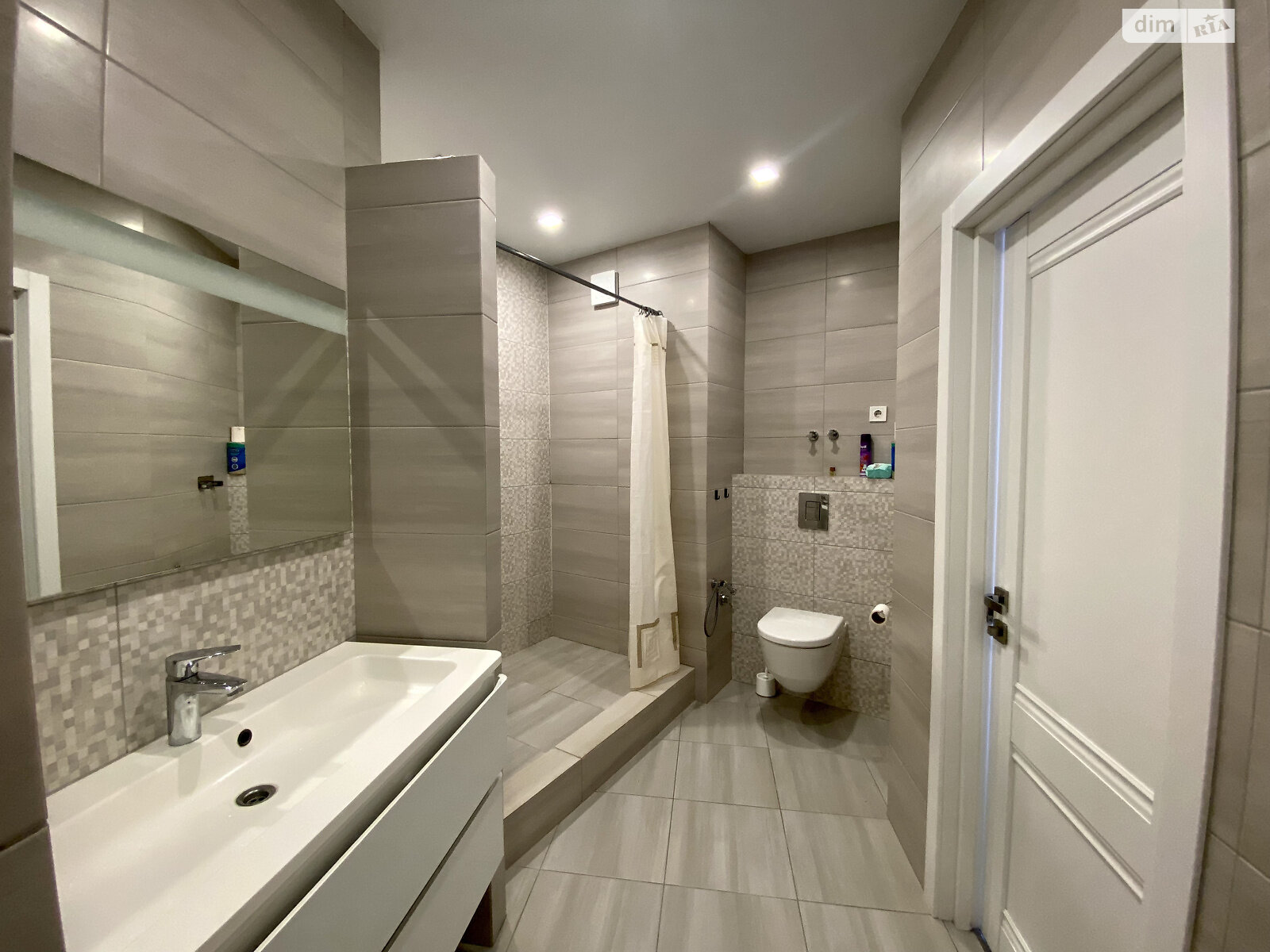 Продажа трехкомнатной квартиры в Одессе, на ул. Бассейная 6А, район Центр фото 1