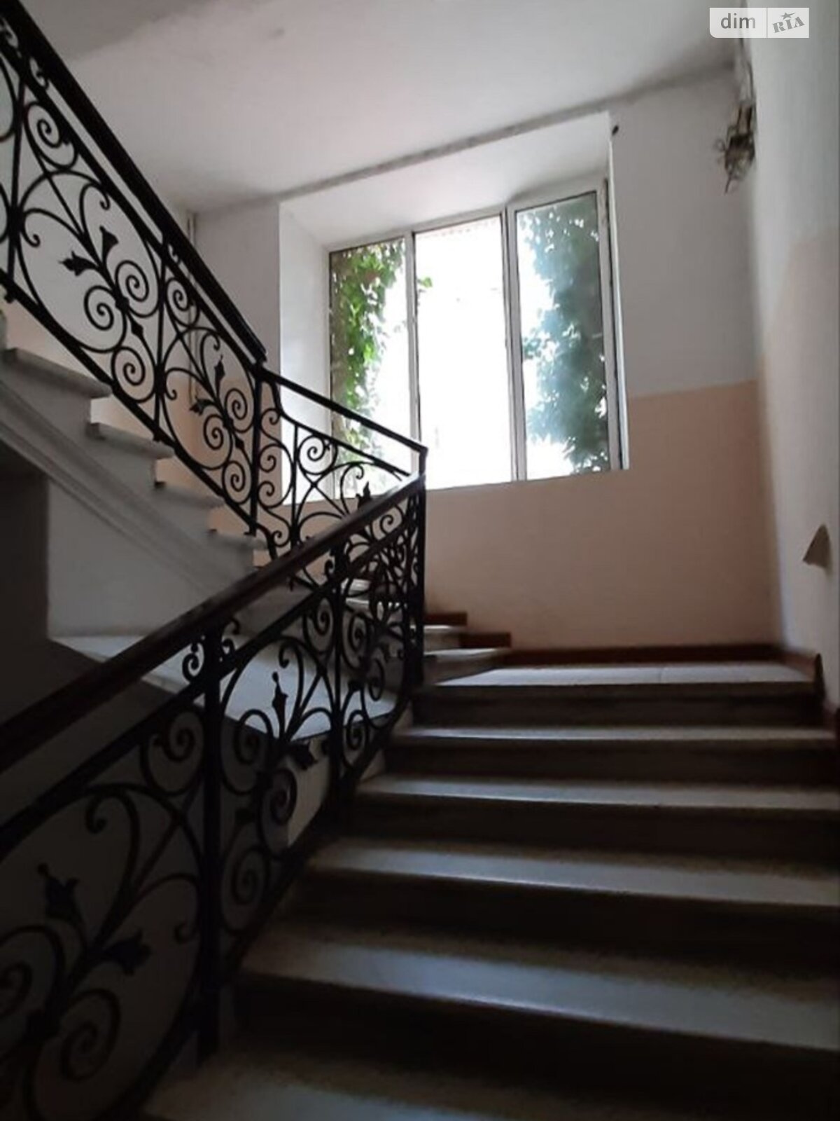 Продаж чотирикімнатної квартири в Одесі, на пл. Катерининська 5, район Центр фото 1 Продаж чотирикімнатної квартири в Одесі, на пл. Катерининська 5, район Центр фото 1