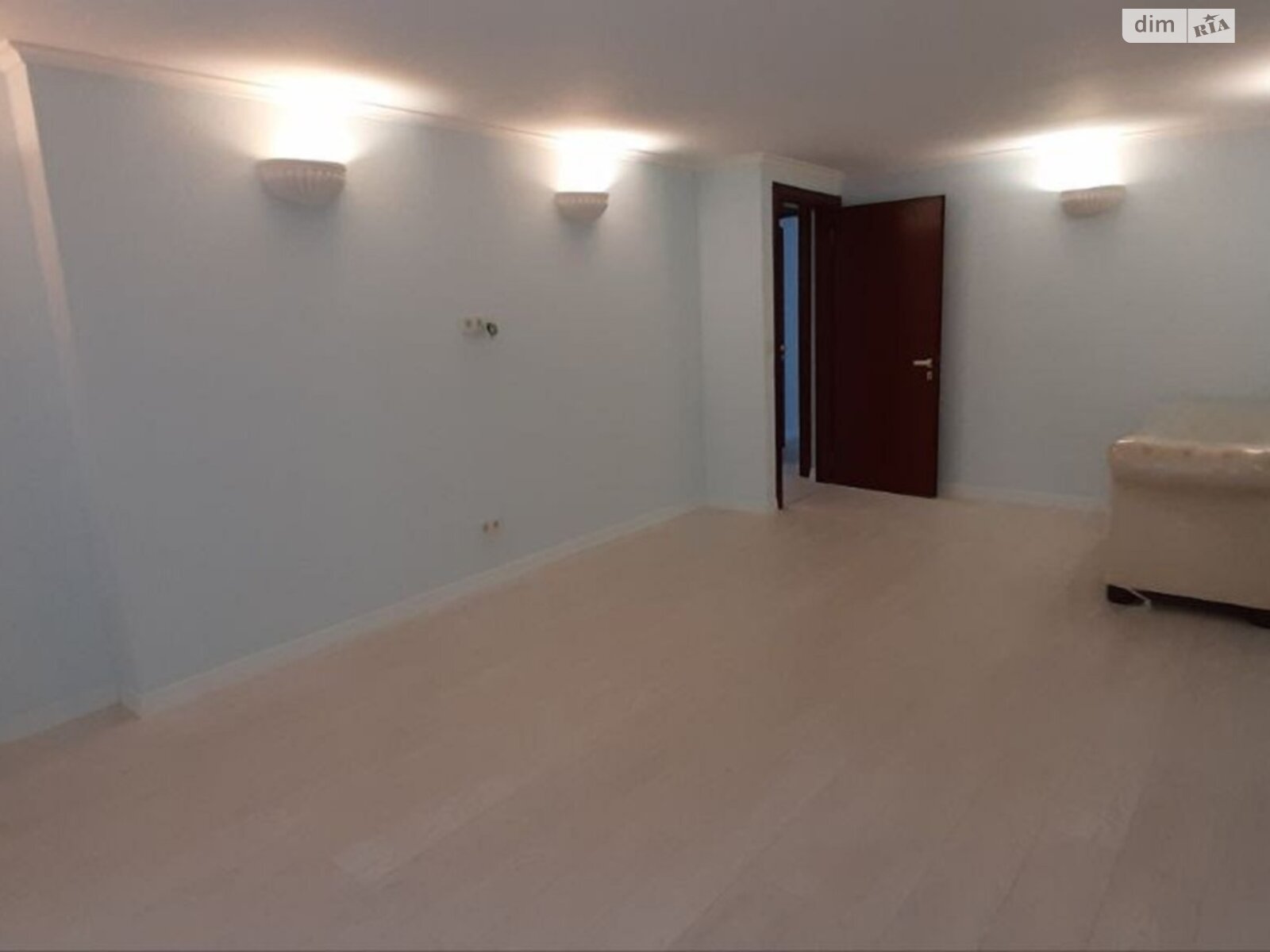 Продаж чотирикімнатної квартири в Одесі, на пл. Катерининська 5, район Центр фото 1 Продаж чотирикімнатної квартири в Одесі, на пл. Катерининська 5, район Центр фото 1