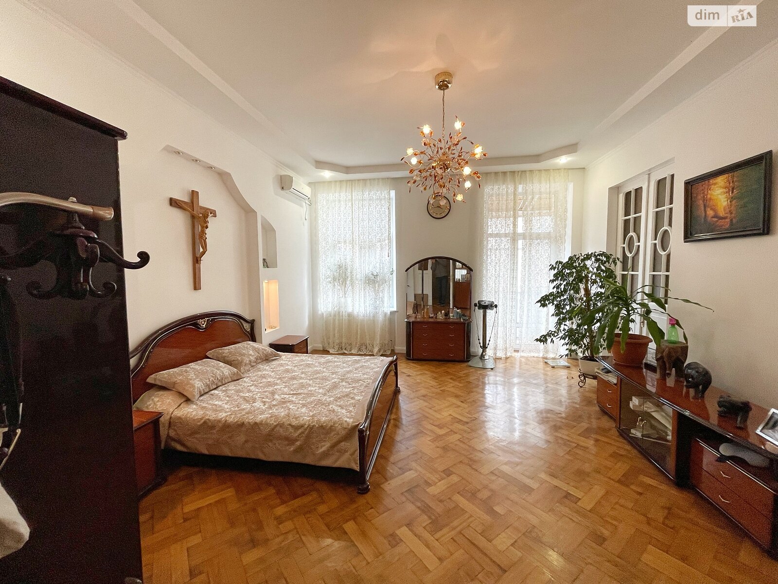 Продажа четырехкомнатной квартиры в Одессе, на ул. Конная 14, район Центр фото 1