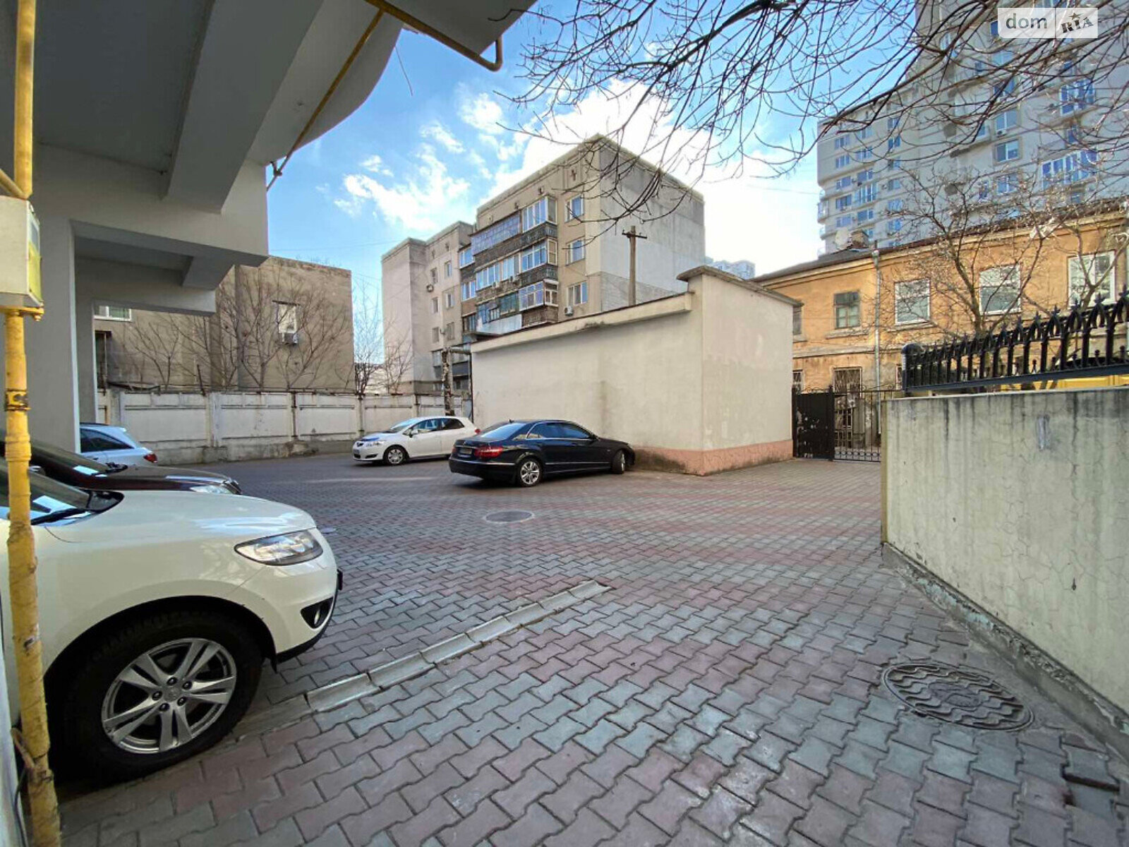 Продаж трикімнатної квартири в Одесі, на вул. Мала Арнаутська 89/91, район Центр фото 1