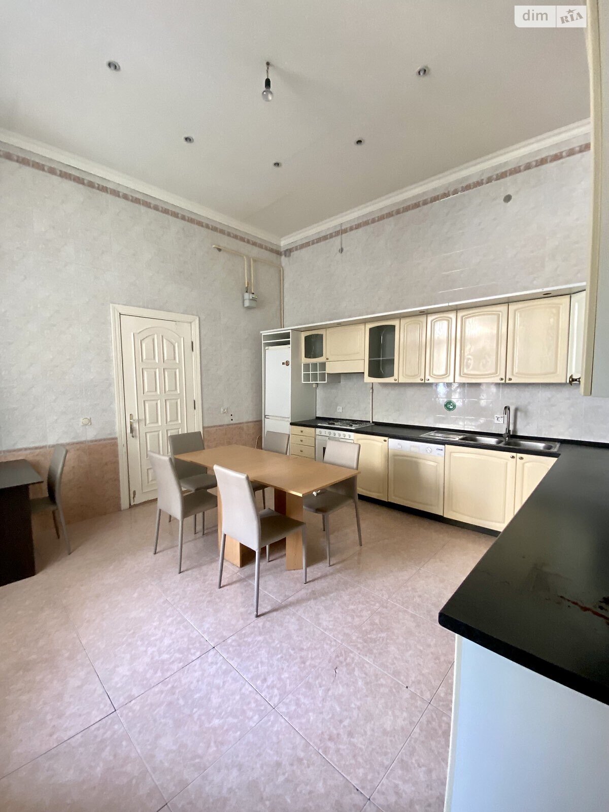 Продаж шестикімнатної квартири в Одесі, на вул. Коблевська, район Центр фото 1 Продаж шестикімнатної квартири в Одесі, на вул. Коблевська, район Центр фото 1