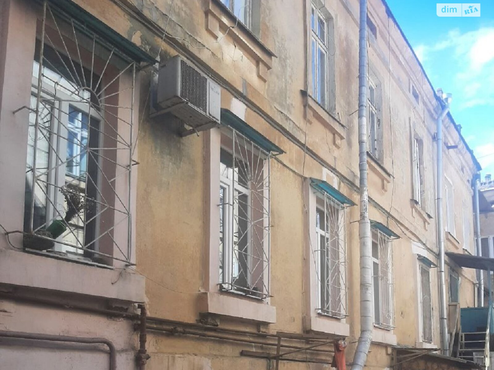 Продажа трехкомнатной квартиры в Одессе, на ул. Успенская, район Центр фото 1 Продажа трехкомнатной квартиры в Одессе, на ул. Успенская, район Центр фото 1