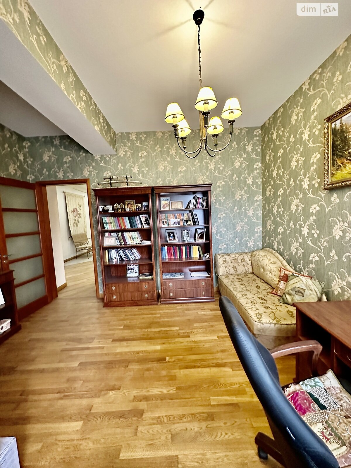 Продаж чотирикімнатної квартири в Одесі, на вул. Юрія Олеші, район Центр фото 1