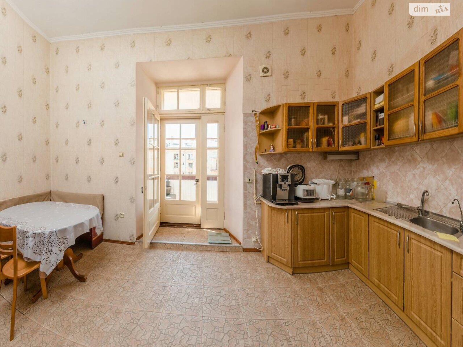 Продажа шестикомнатной квартиры в Одессе, на пл. Соборная 1, район Центр фото 1 Продажа шестикомнатной квартиры в Одессе, на пл. Соборная 1, район Центр фото 1