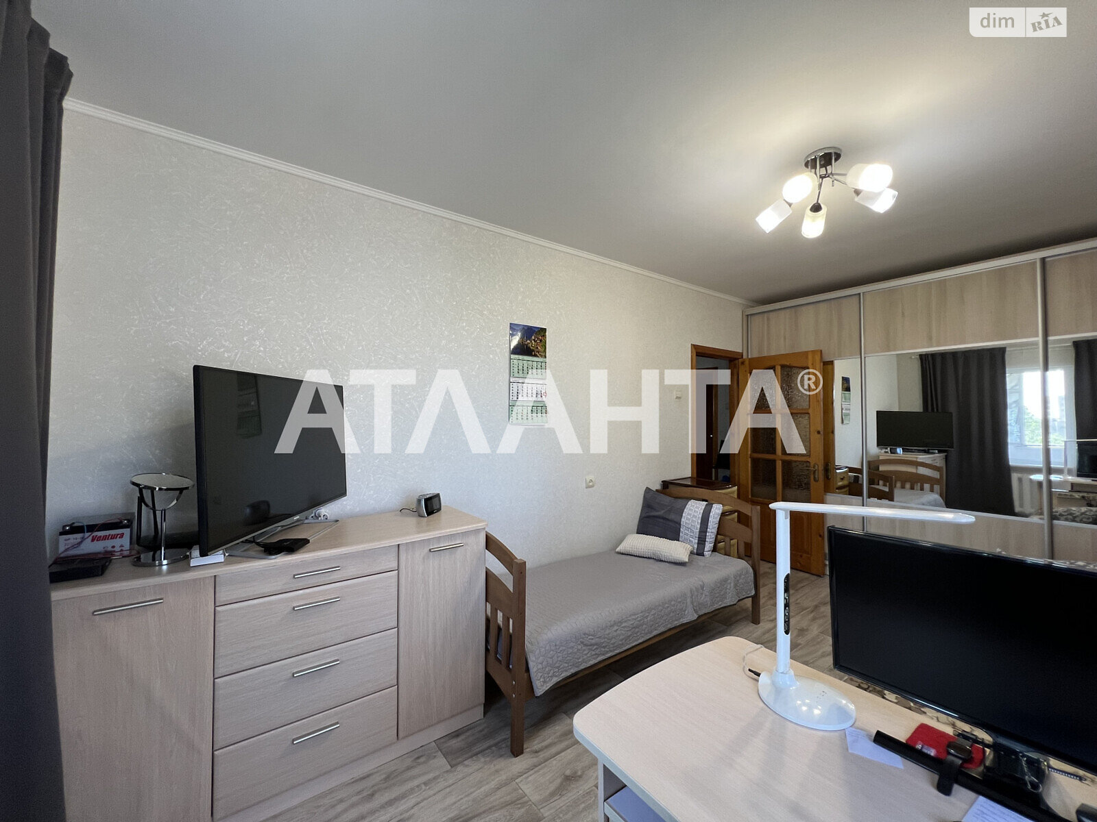 Продаж однокімнатної квартири в Одесі, на вул. Академіка Корольова, район Південний фото 1 Продаж однокімнатної квартири в Одесі, на вул. Академіка Корольова, район Південний фото 1
