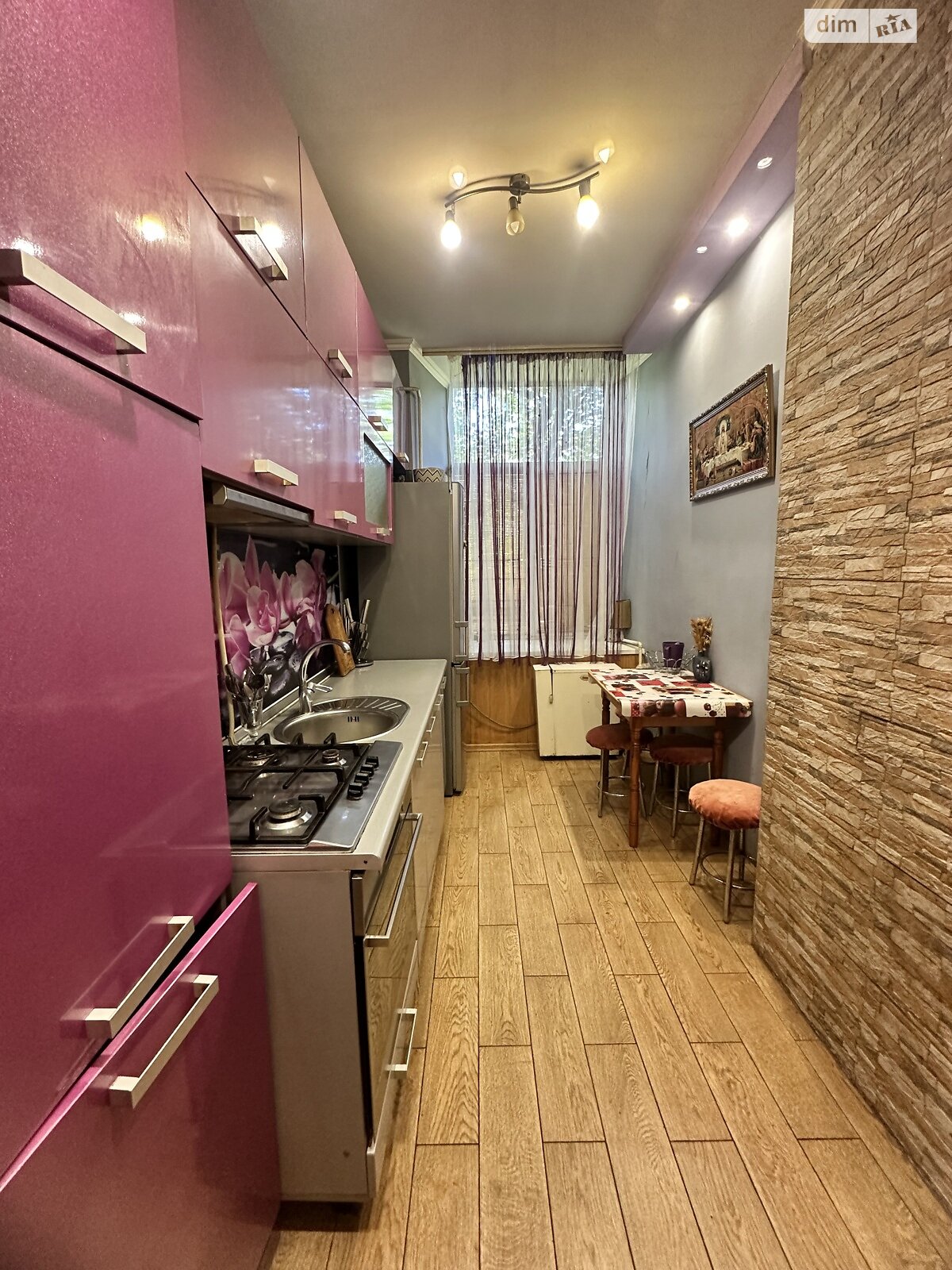 Продаж двокімнатної квартири в Острозі, на просп. Незалежності, фото 1 Продаж двокімнатної квартири в Острозі, на просп. Незалежності, фото 1