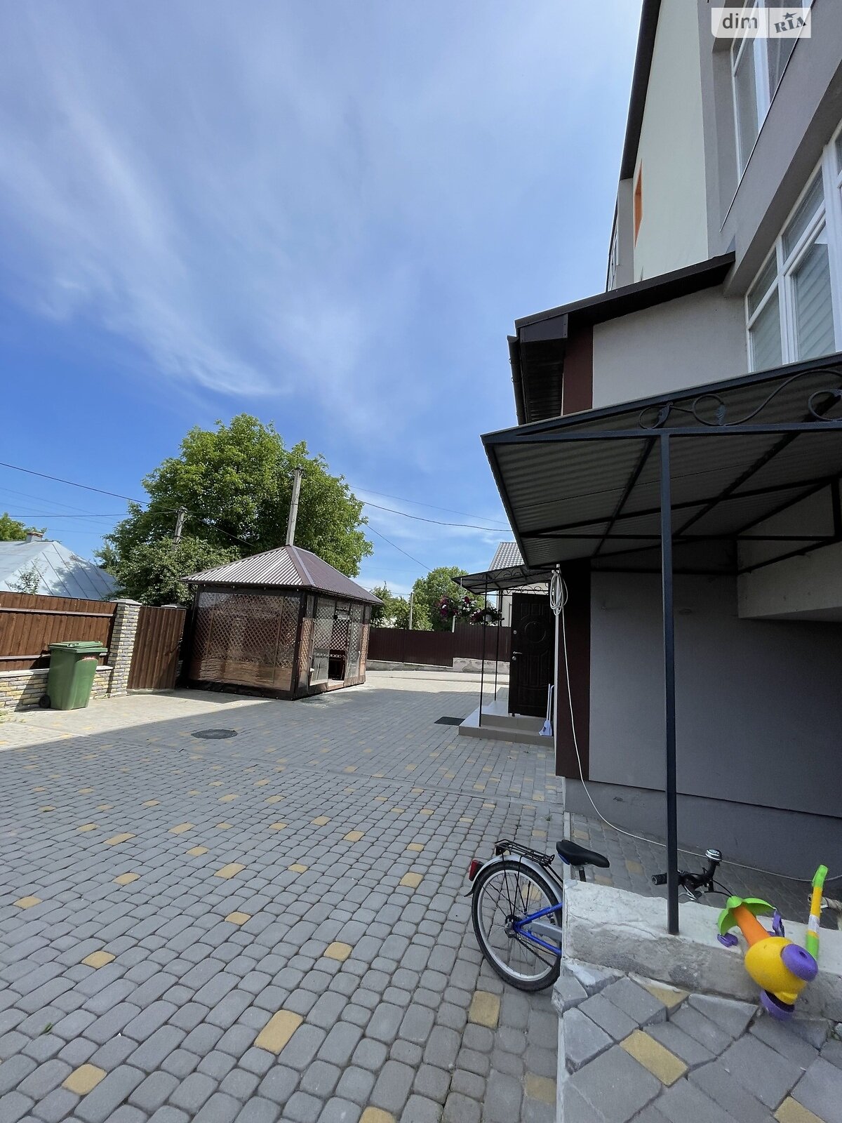 Продаж трикімнатної квартири в Петрикові, на вул. Шептицького 186, фото 1 Продаж трикімнатної квартири в Петрикові, на вул. Шептицького 186, фото 1