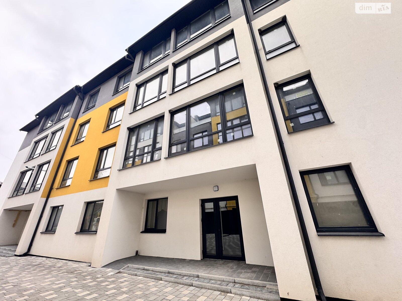 Продаж трикімнатної квартири в Петрикові, на вул. Шептицького, фото 1 Продаж трикімнатної квартири в Петрикові, на вул. Шептицького, фото 1