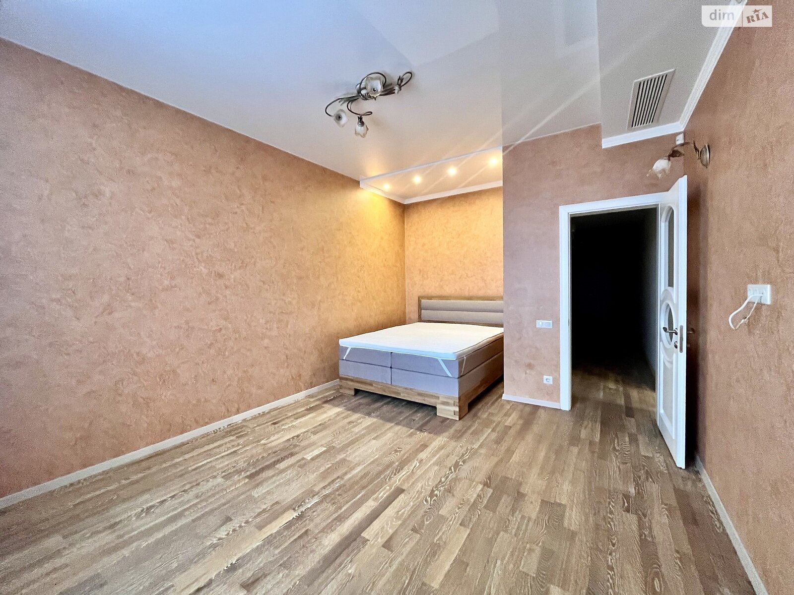 Продажа пятикомнатной квартиры в Петропавловской Борщаговке, на ул. Борщаговская 28А, фото 1