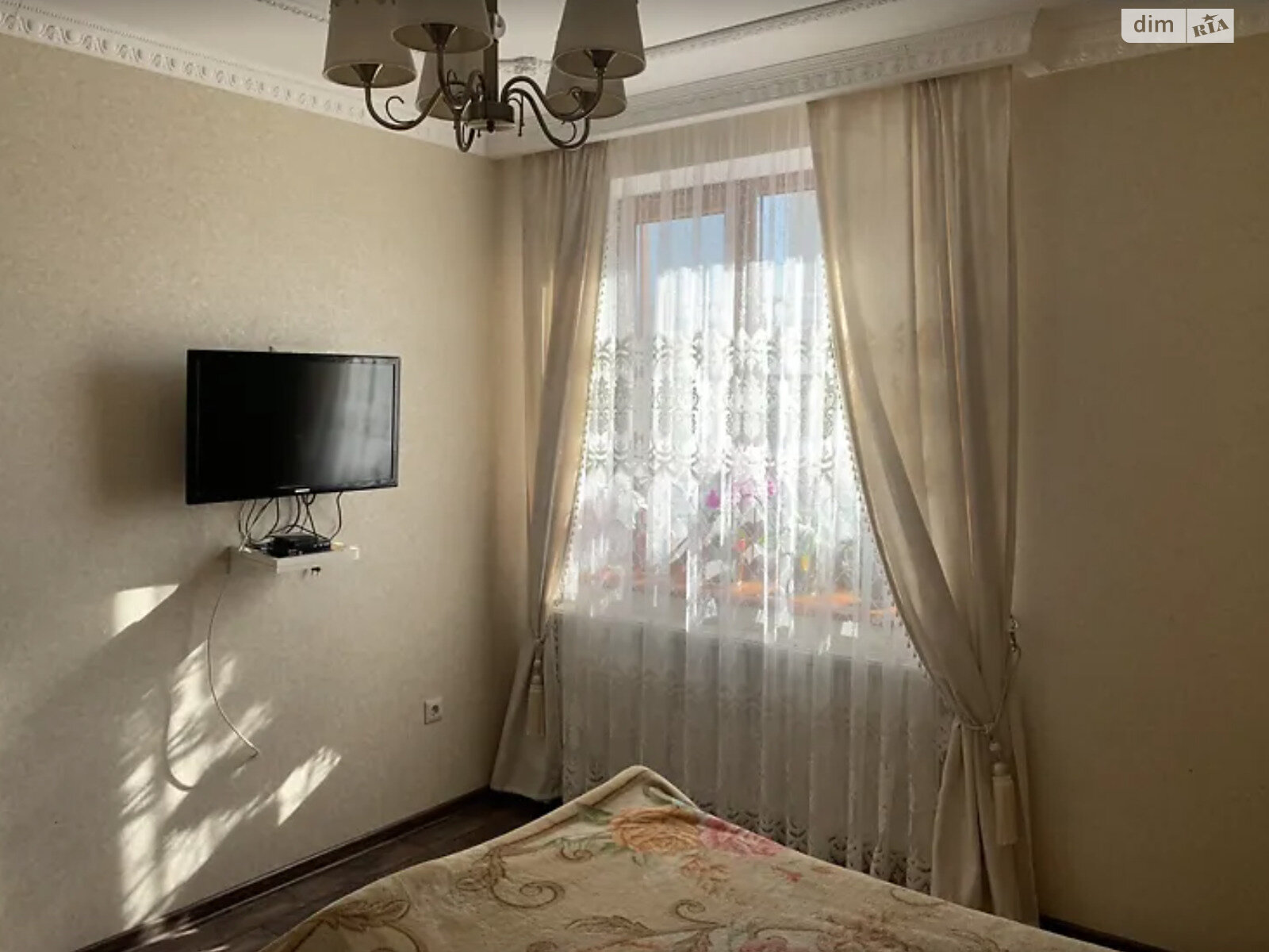 Продаж трикімнатної квартири в Підгородне, на вул. Вишнева, фото 1 Продаж трикімнатної квартири в Підгородне, на вул. Вишнева, фото 1