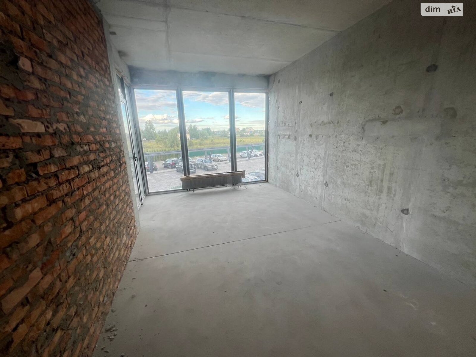 Продажа трехкомнатной квартиры в Подгорцах, на ул. Парковая 15, фото 1 Продажа трехкомнатной квартиры в Подгорцах, на ул. Парковая 15, фото 1