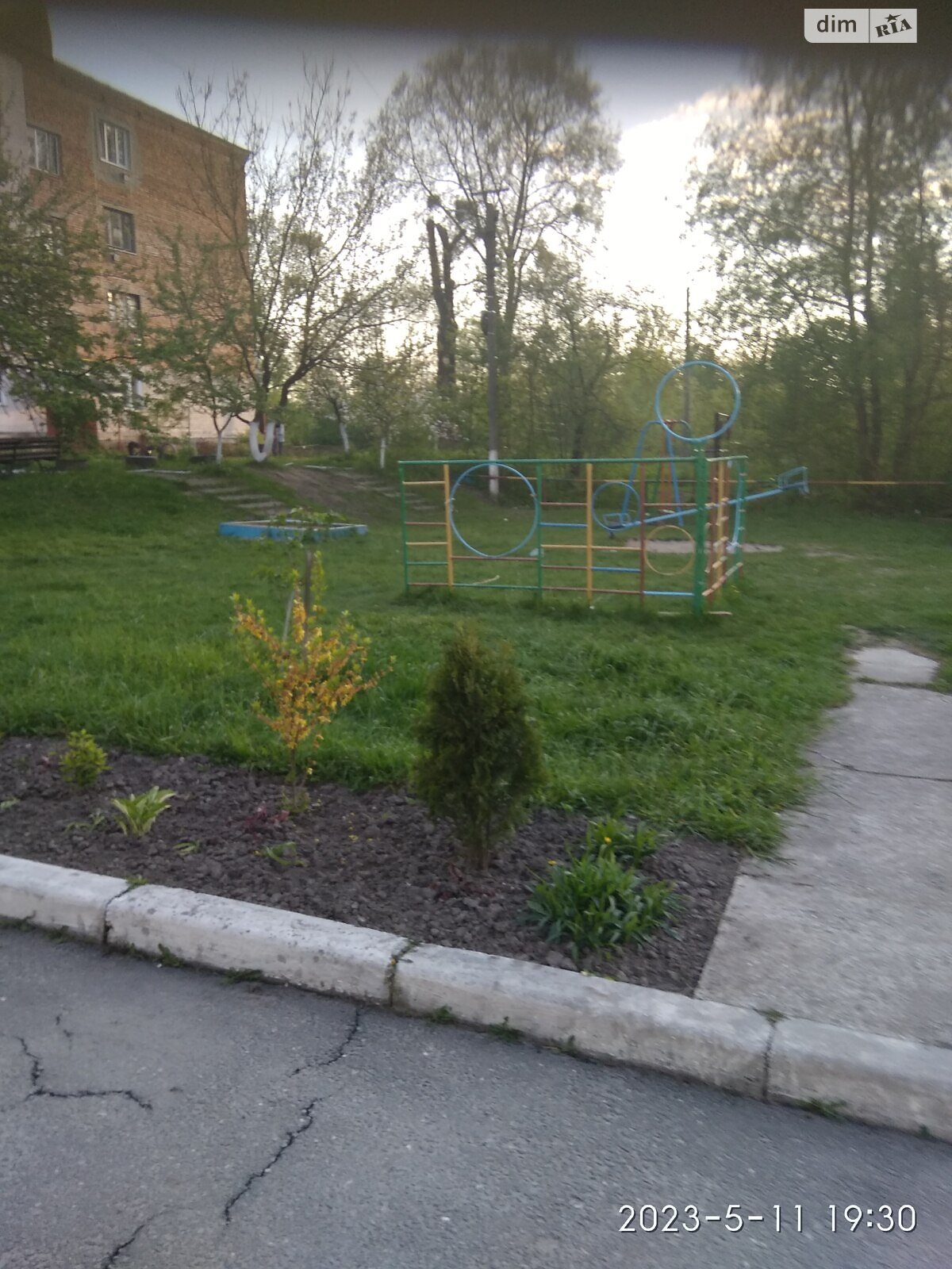 Продаж чотирикімнатної квартири в Полонному, на вул. Залізнична 1, фото 1 Продаж чотирикімнатної квартири в Полонному, на вул. Залізнична 1, фото 1