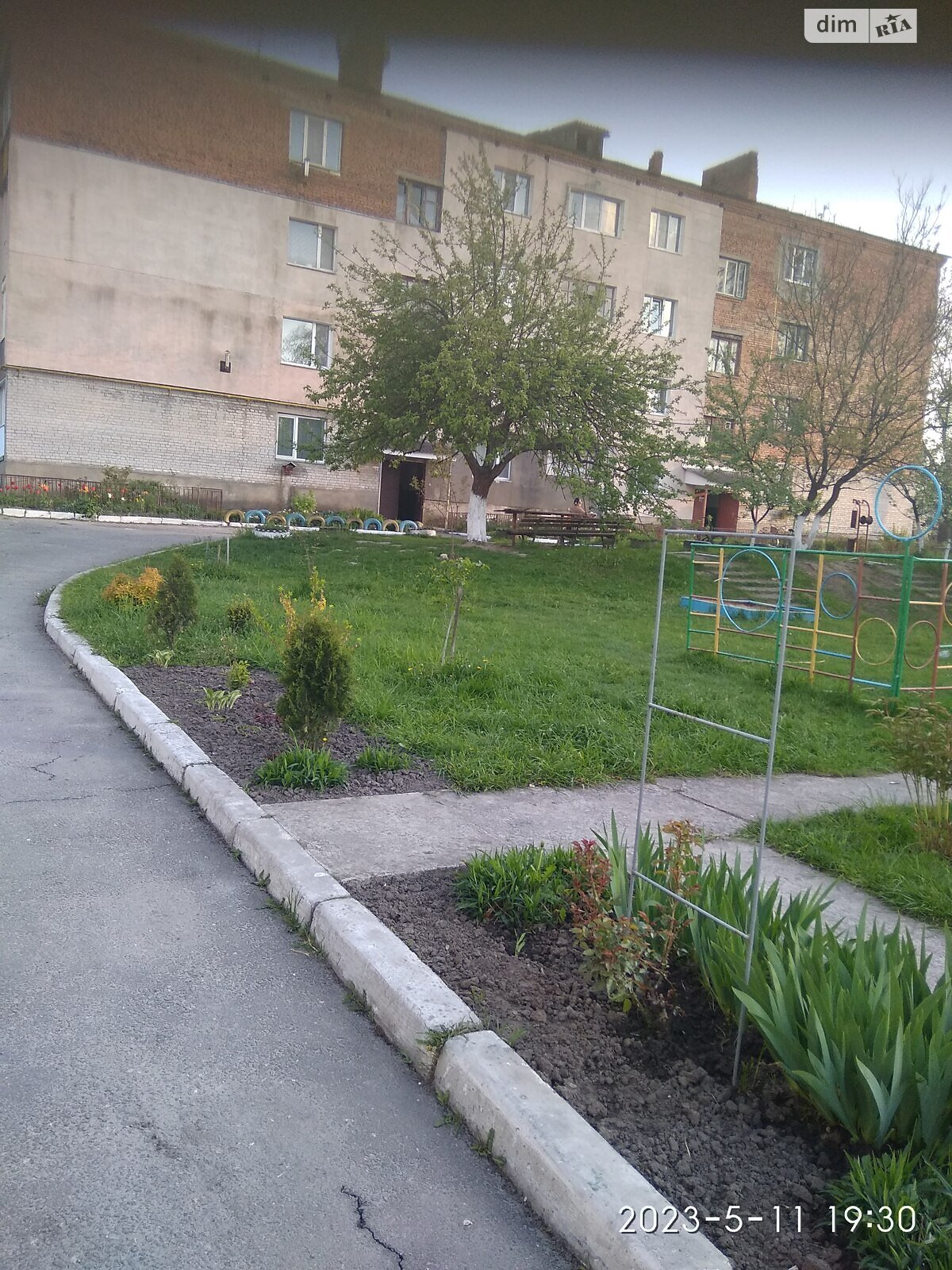 Продаж чотирикімнатної квартири в Полонному, на вул. Залізнична 1, фото 1 Продаж чотирикімнатної квартири в Полонному, на вул. Залізнична 1, фото 1