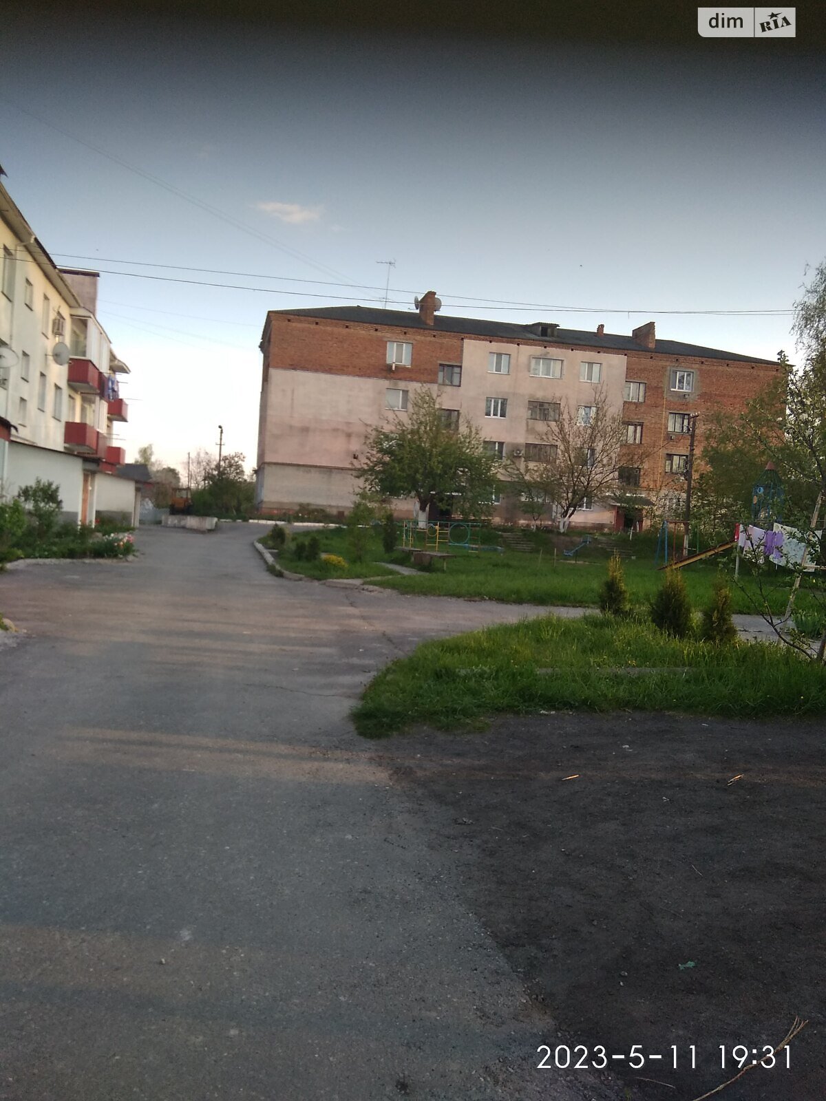 Продаж чотирикімнатної квартири в Полонному, на вул. Залізнична 1, фото 1 Продаж чотирикімнатної квартири в Полонному, на вул. Залізнична 1, фото 1