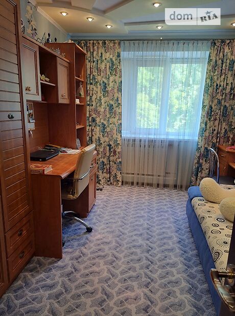 Продажа четырехкомнатной квартиры в Полтаве, на пер. Клубный район 5-я школа фото 1 Продажа четырехкомнатной квартиры в Полтаве, на пер. Клубный район 5-я школа фото 1