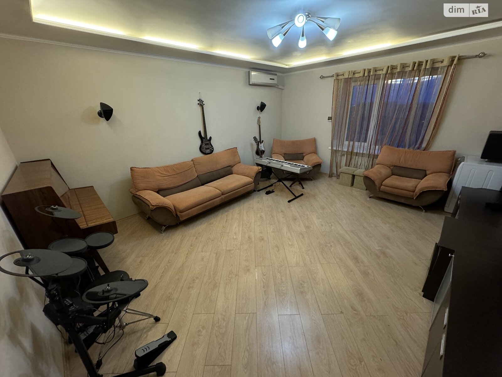 Продаж трикімнатної квартири в Полтаві, на вул. Петлюри Симона 5, фото 1 Продаж трикімнатної квартири в Полтаві, на вул. Петлюри Симона 5, фото 1