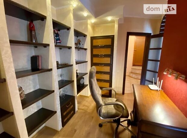 Продажа трехкомнатной квартиры в Полтаве, на ул. Соборности район 5-я школа фото 1 Продажа трехкомнатной квартиры в Полтаве, на ул. Соборности район 5-я школа фото 1