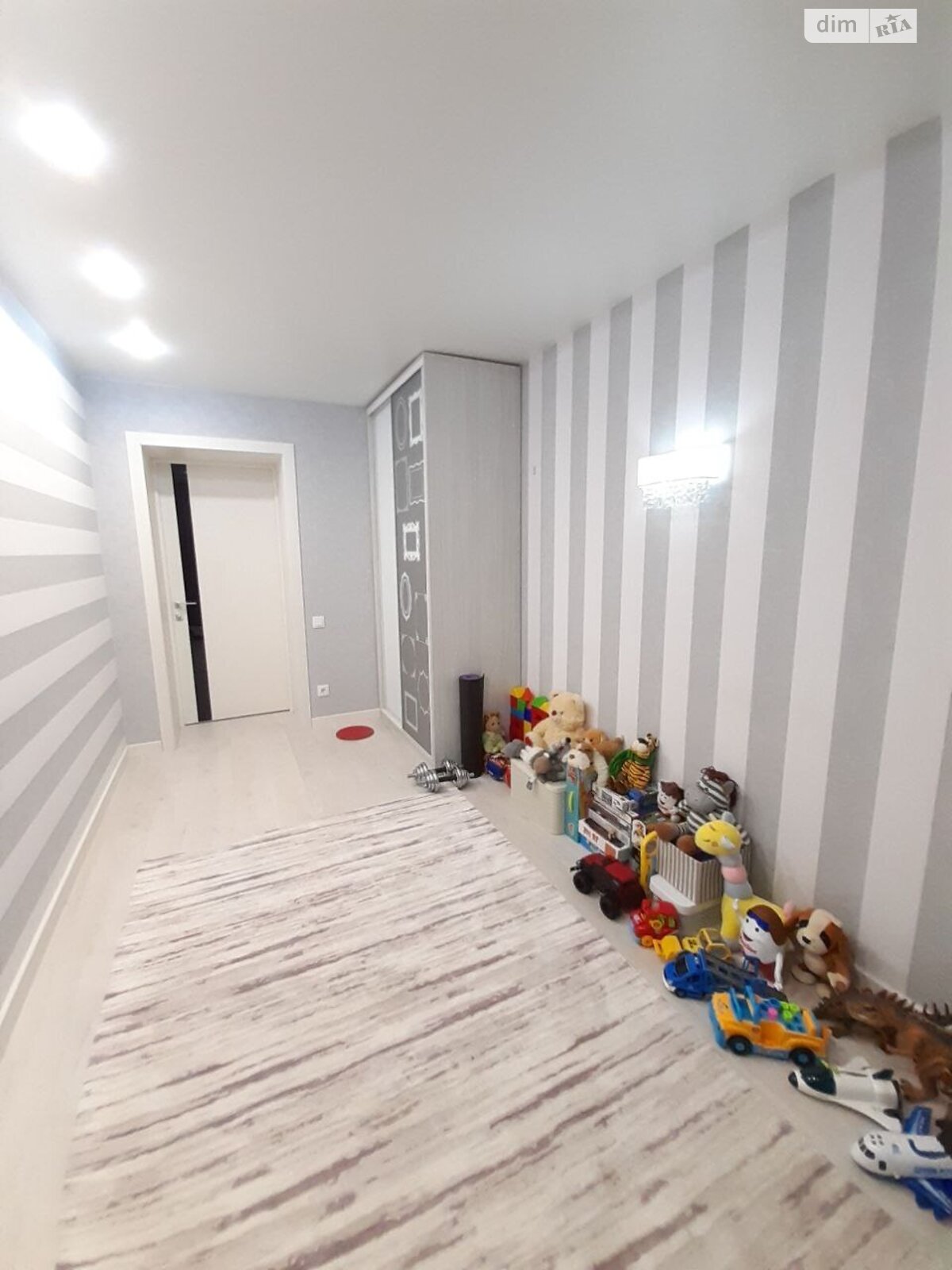 Продаж трикімнатної квартири в Полтаві, на вул. Володимира Івасюка, район Левада фото 1 Продаж трикімнатної квартири в Полтаві, на вул. Володимира Івасюка, район Левада фото 1