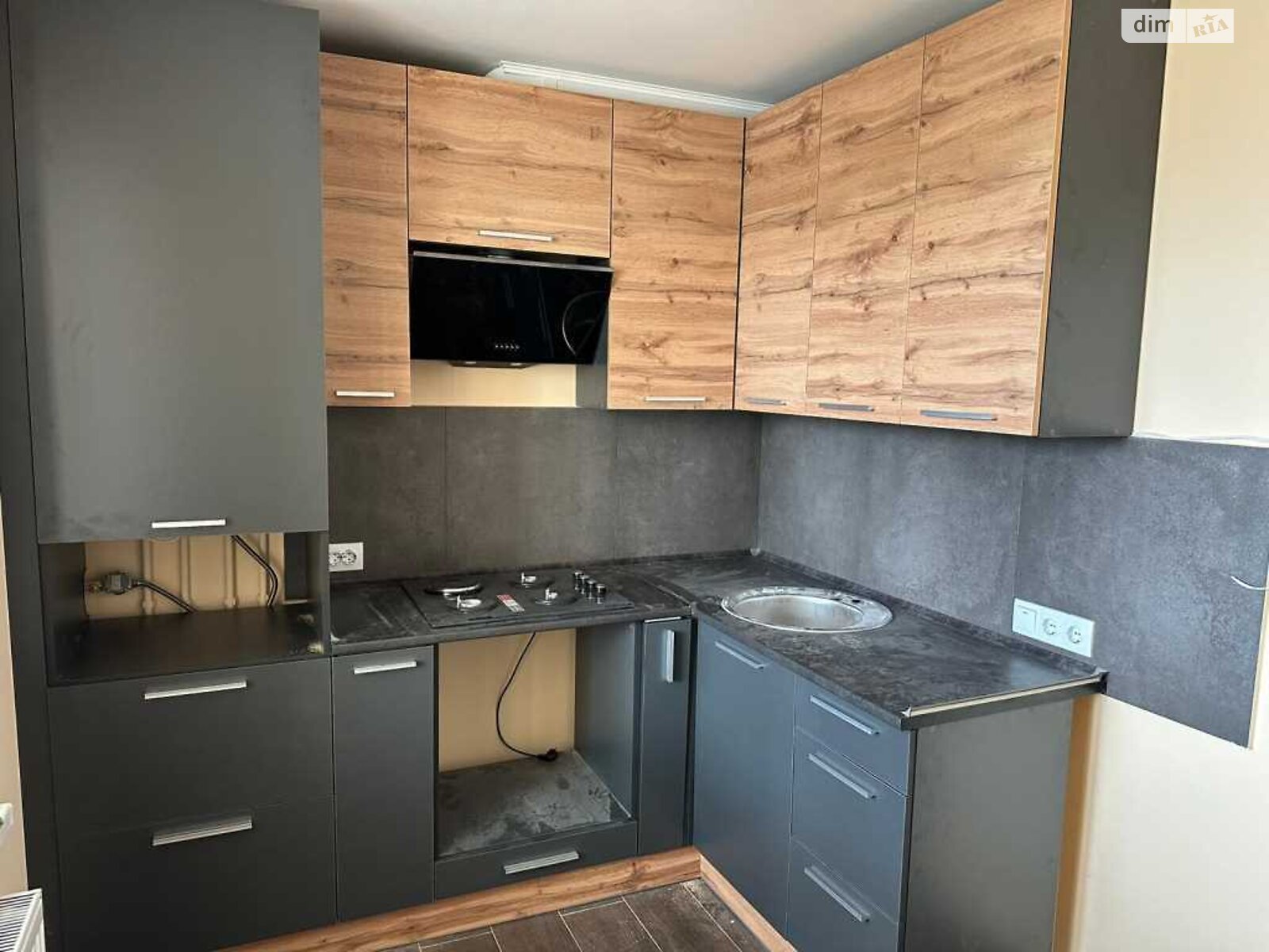 Продаж однокімнатної квартири в Розсошенці, на вул. Параджанова 9, фото 1 Продаж однокімнатної квартири в Розсошенці, на вул. Параджанова 9, фото 1