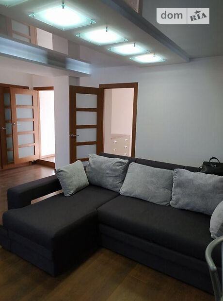 Продажа трехкомнатной квартиры в Полтаве, на ул. Ленина 36, район Подол фото 1 Продажа трехкомнатной квартиры в Полтаве, на ул. Ленина 36, район Подол фото 1