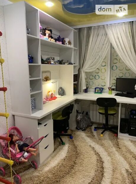 Продажа трехкомнатной квартиры в Полтаве, на ул. Узкая, кв. 22, район Подол фото 1 Продажа трехкомнатной квартиры в Полтаве, на ул. Узкая, кв. 22, район Подол фото 1