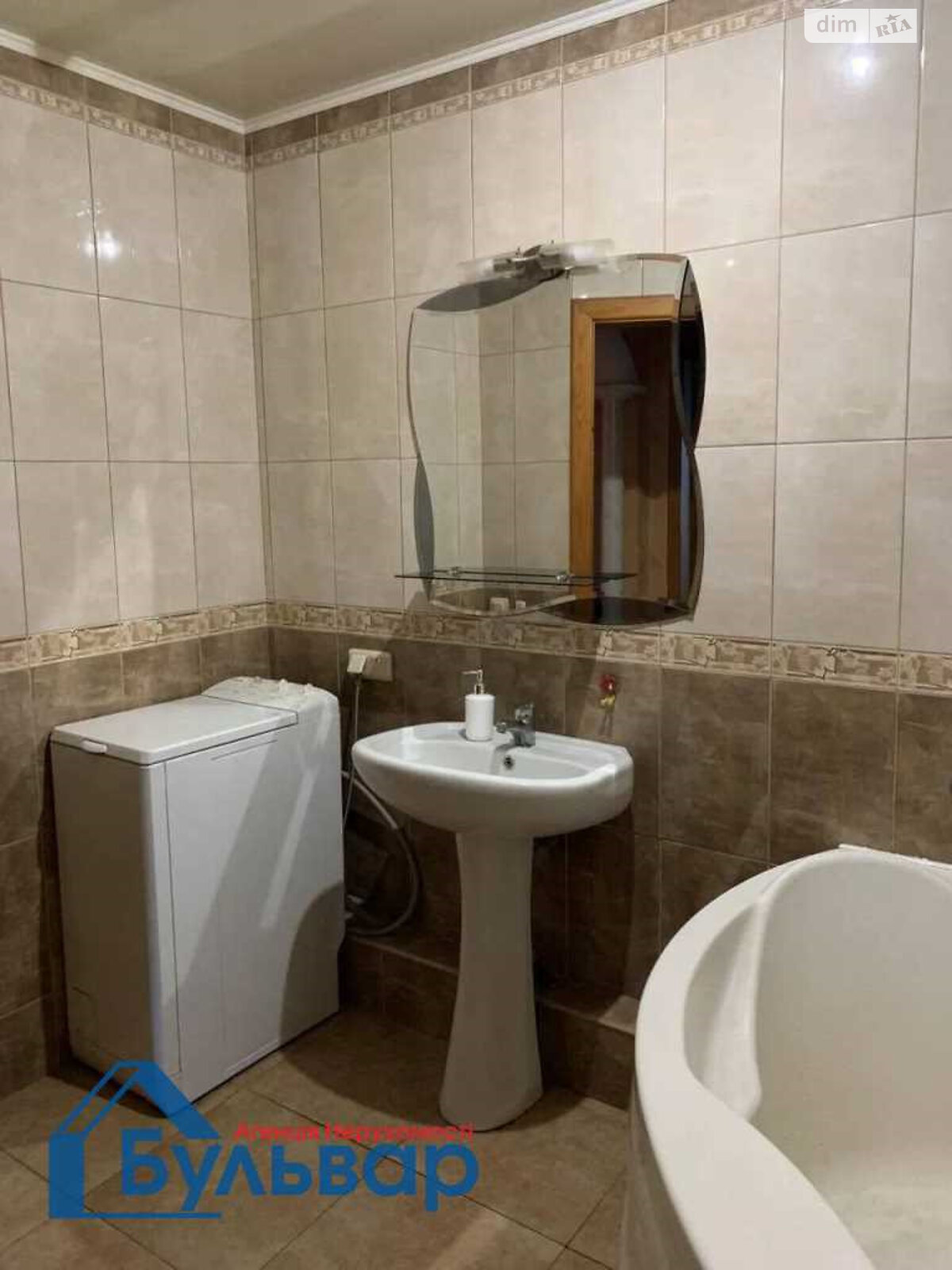 Продаж трикімнатної квартири в Полтаві, на вул. Космічна, район Подільський фото 1 Продаж трикімнатної квартири в Полтаві, на вул. Космічна, район Подільський фото 1