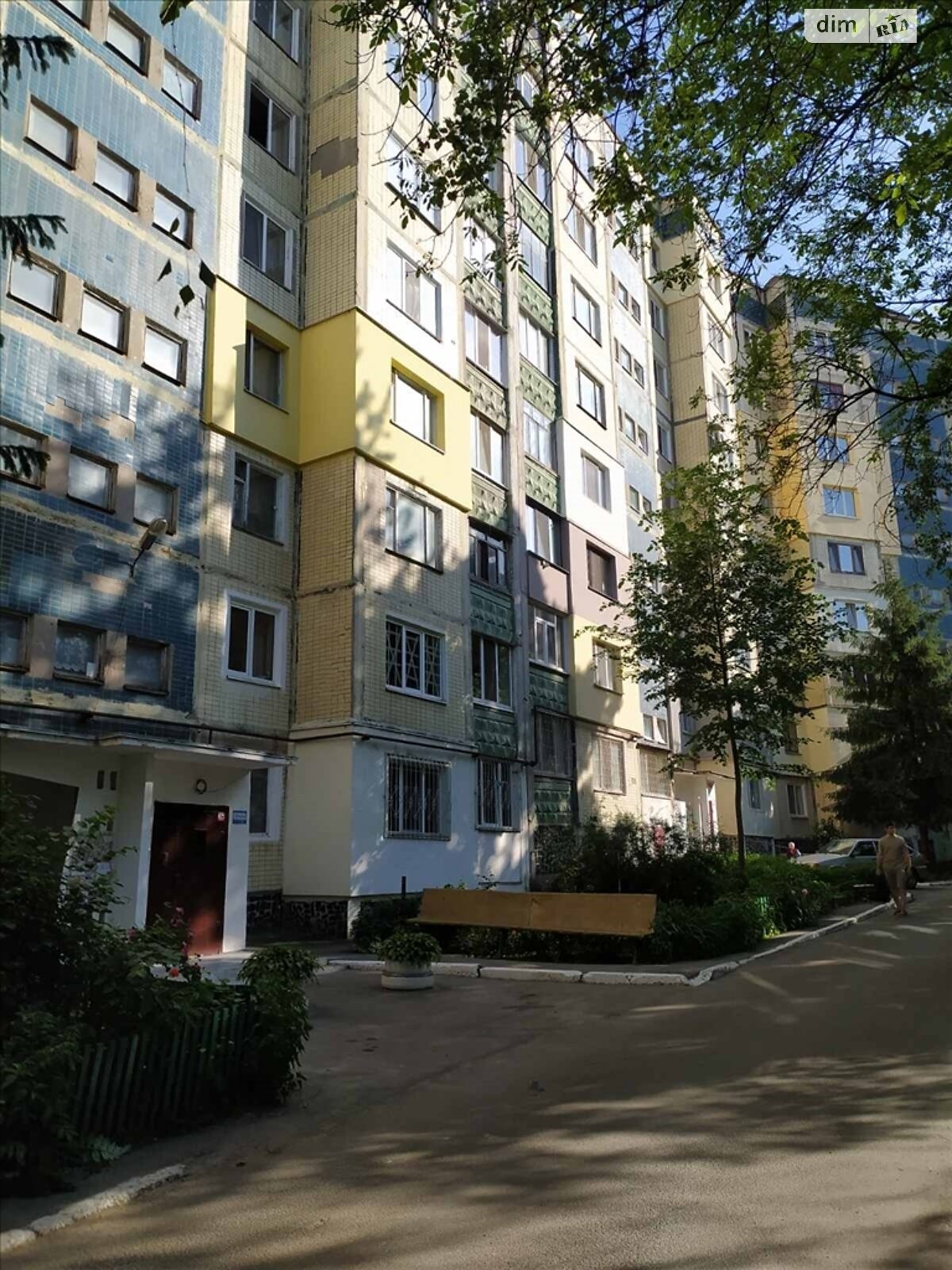 Продажа трехкомнатной квартиры в Полтаве, на ул. Героев Украины, район Сады 1 фото 1 Продажа трехкомнатной квартиры в Полтаве, на ул. Героев Украины, район Сады 1 фото 1